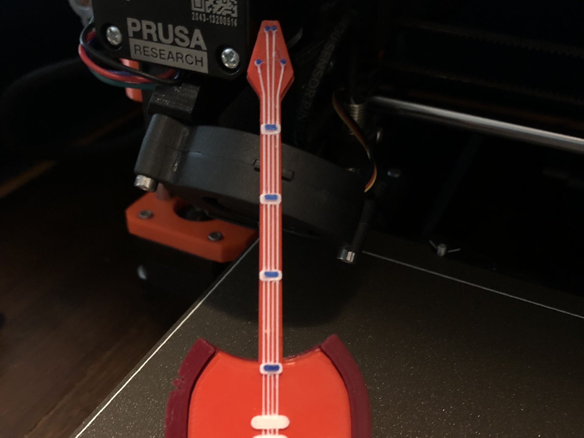 Đàn guitar bass rìu chiến đấu của Marceline