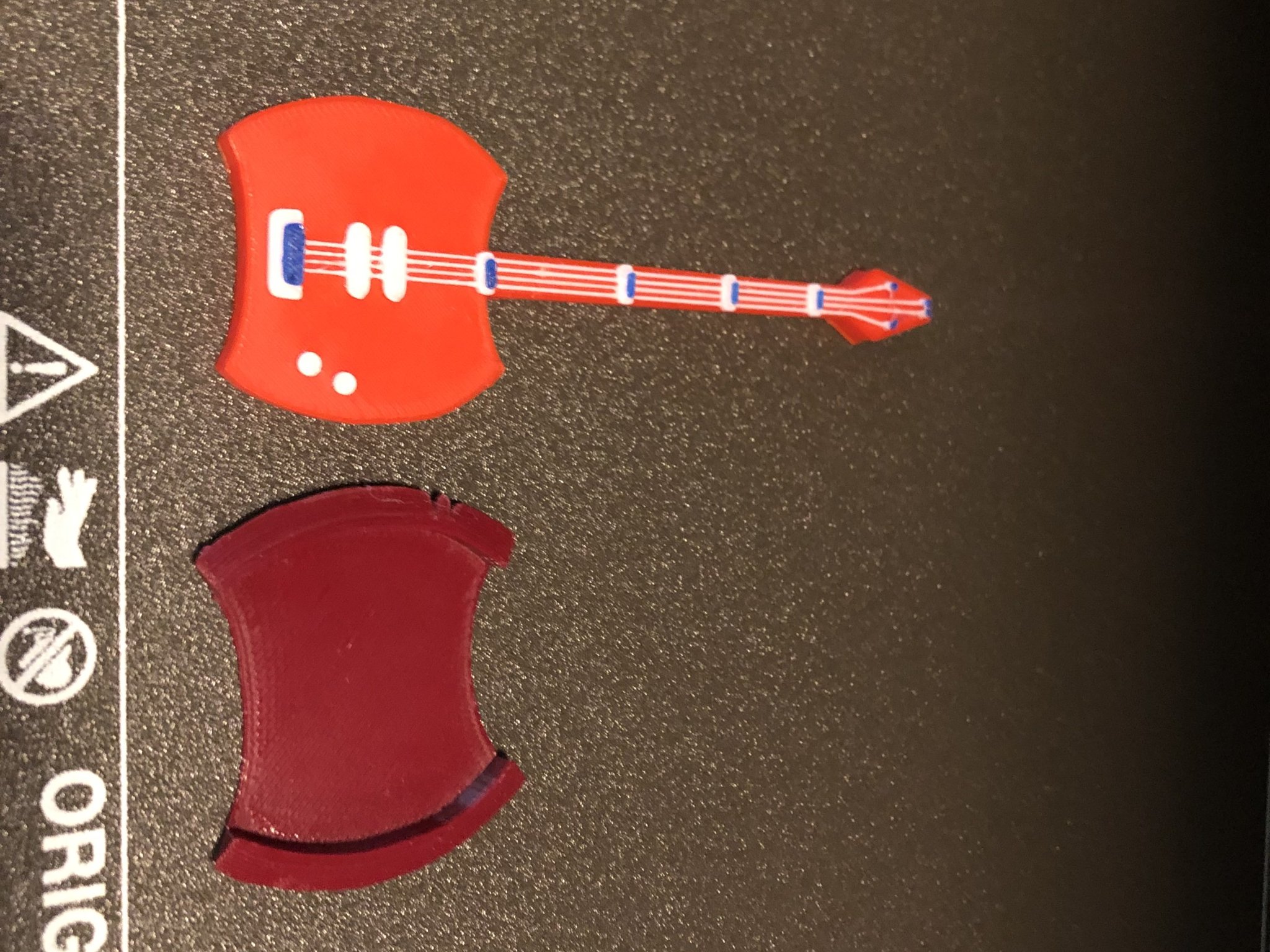 Đàn guitar bass rìu chiến đấu của Marceline