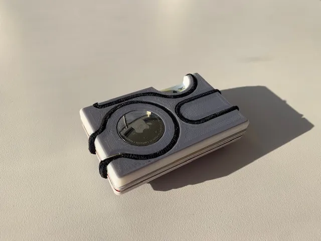 Ví đựng thẻ cải tiến với kênh giữ tóc bổ sung