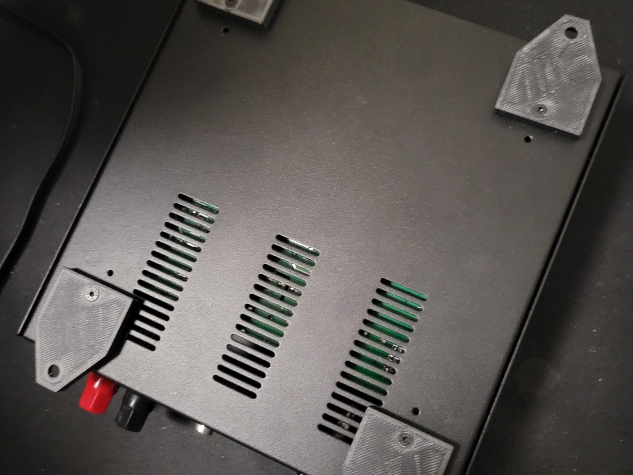 Chân đế lắp đặt Amp Buttkicker cho Sim Rig