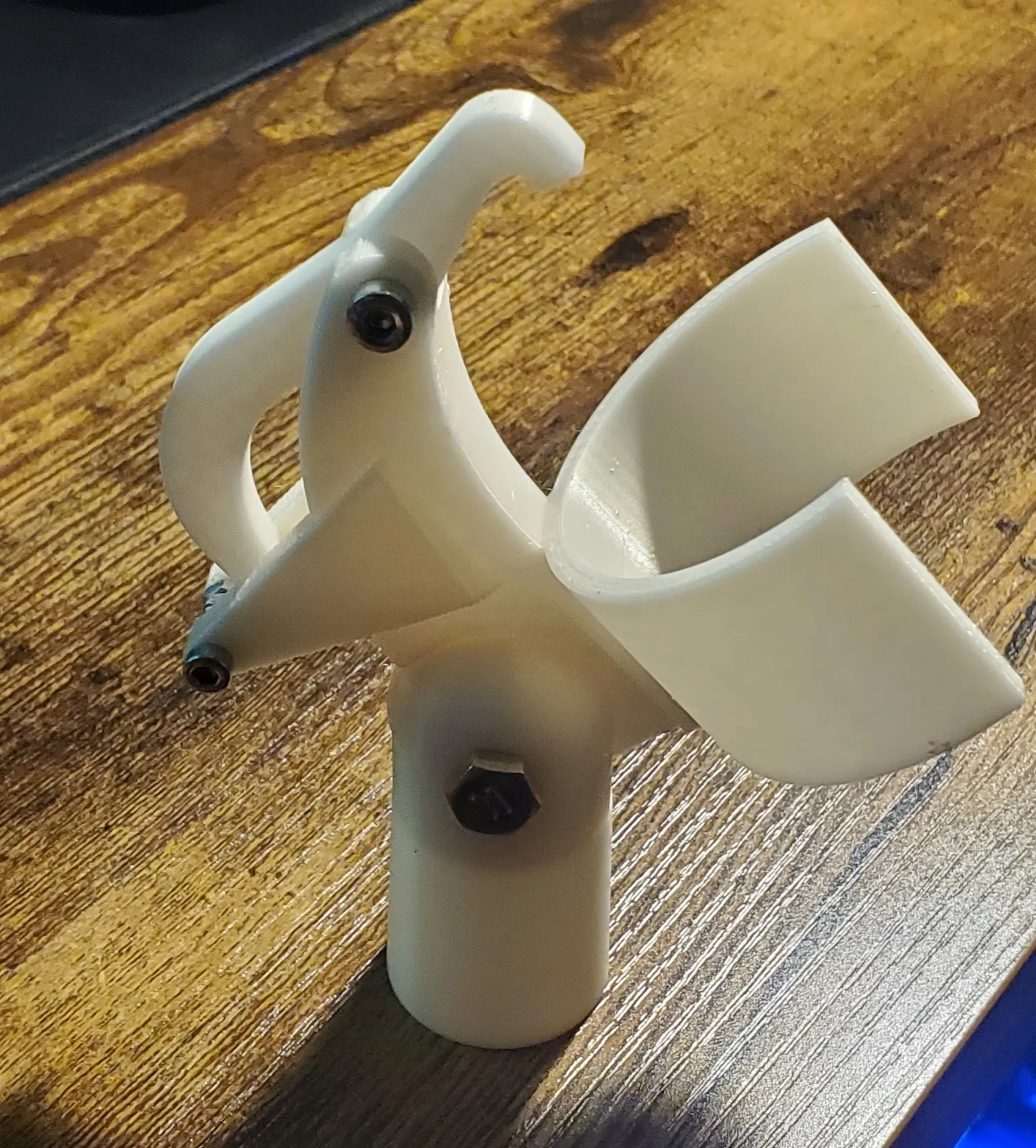 Giá đỡ cho bình xịt côn trùng gắn trên cây dài V2