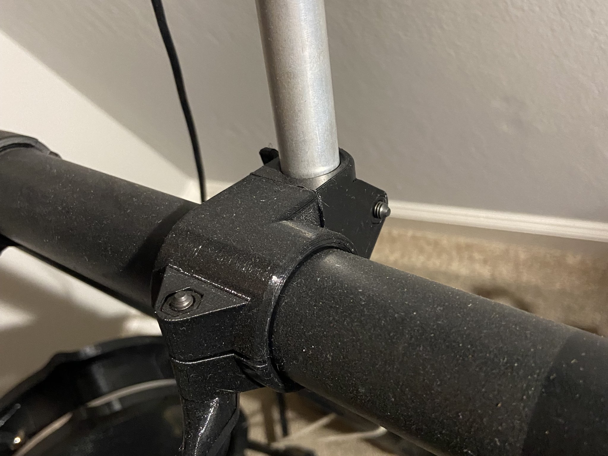 Giá đỡ trống điện tử Alesis chắc chắn và an toàn