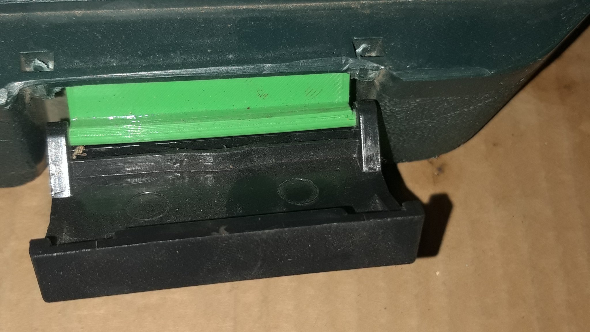 Bộ dụng cụ Mannesmann 215 món với bản lề chắc chắn