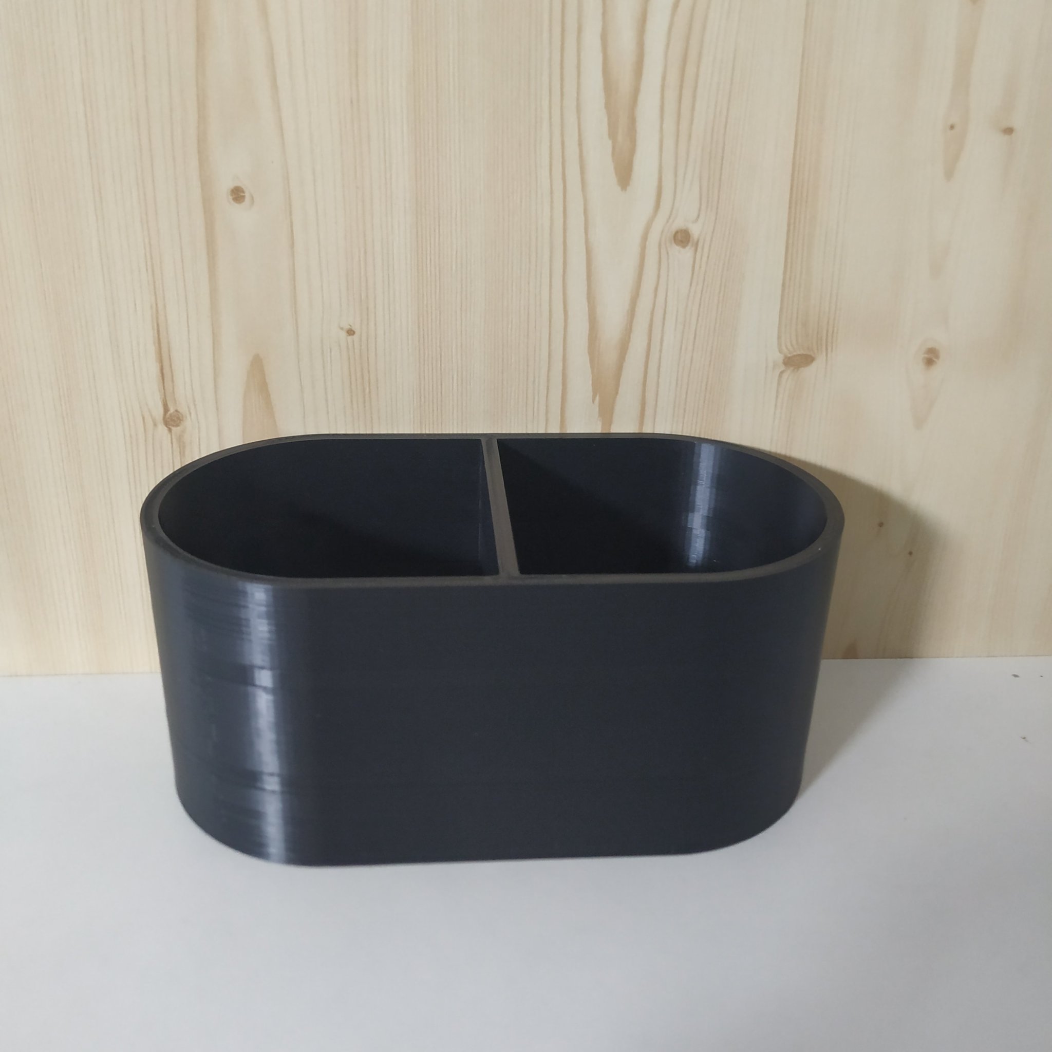 Giá đỡ đơn giản cho hai ly có đường kính tối đa 76 mm