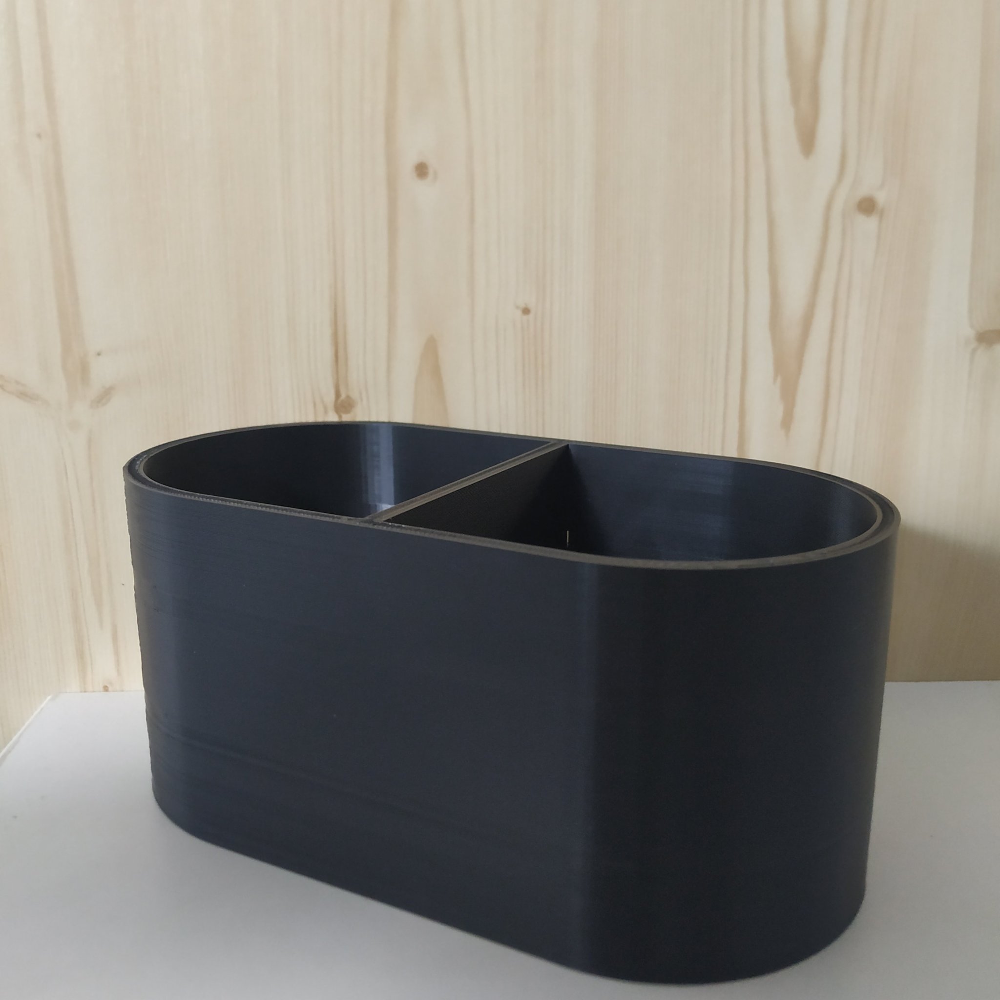 Giá đỡ đơn giản cho hai ly có đường kính tối đa 76 mm