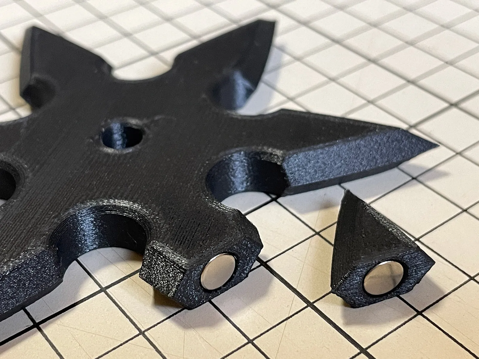 Nam châm Shuriken — Vũ khí Ninja độc đáo