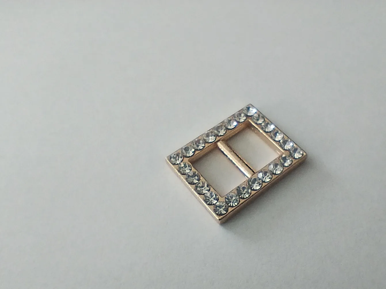 Khóa giày khiêu vũ tiện lợi cho cô gái trẻ