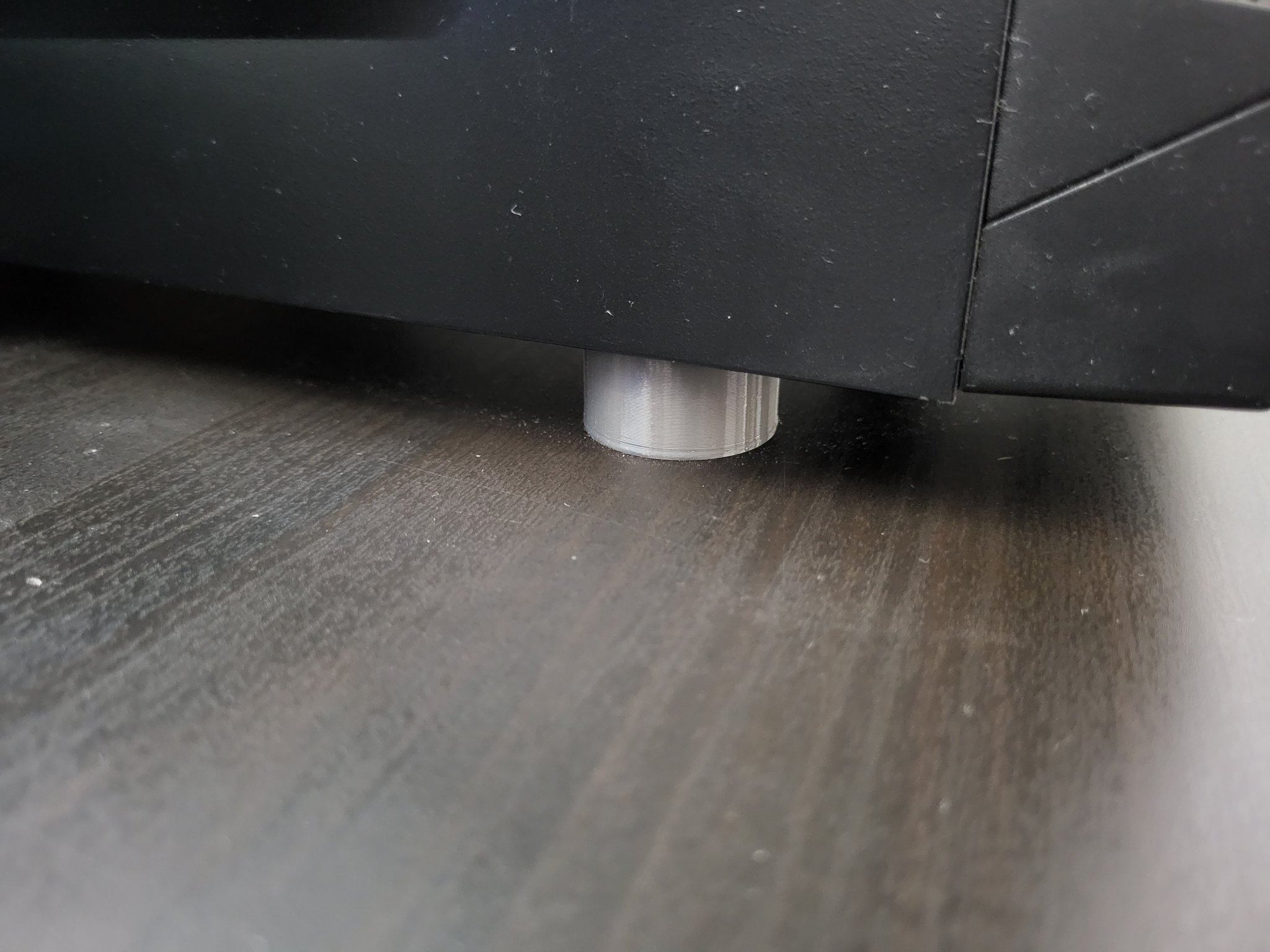 Chân đế cơ bản cho máy tính Corsair Carbide Series 100R