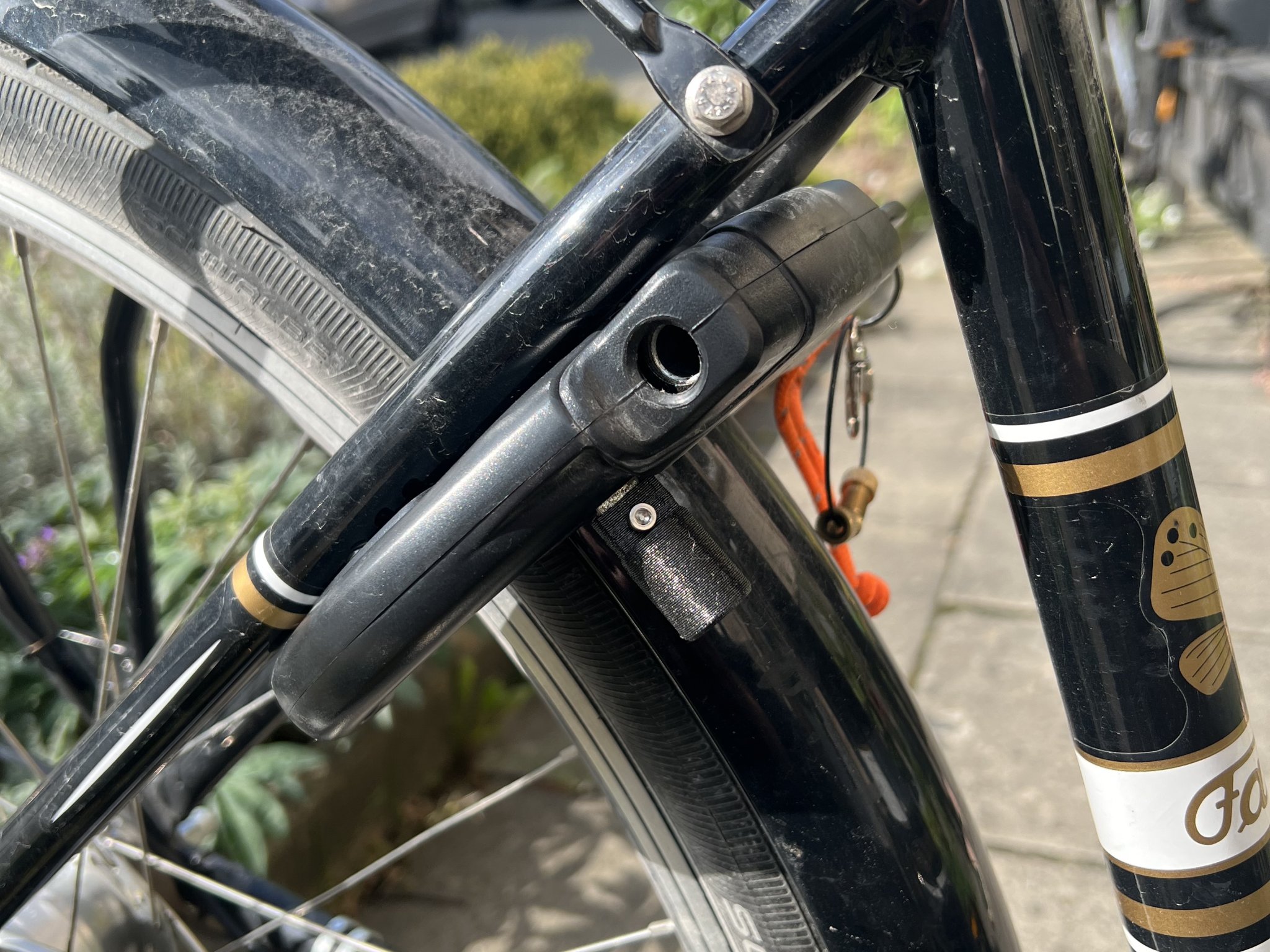 Nút bấm thay thế cho khóa vòng AXA