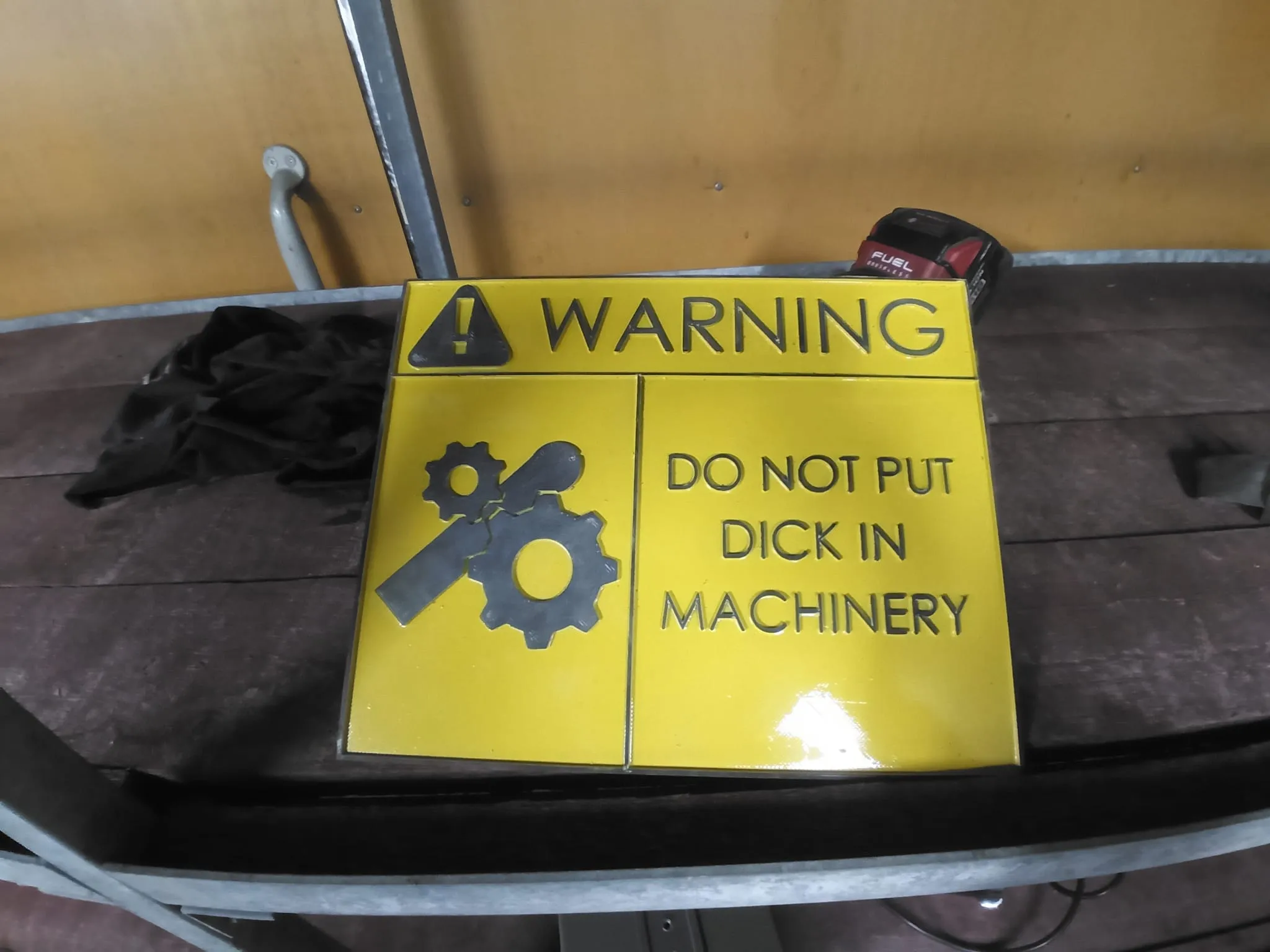 Biểu tượng cảnh báo cho máy móc công nghiệp