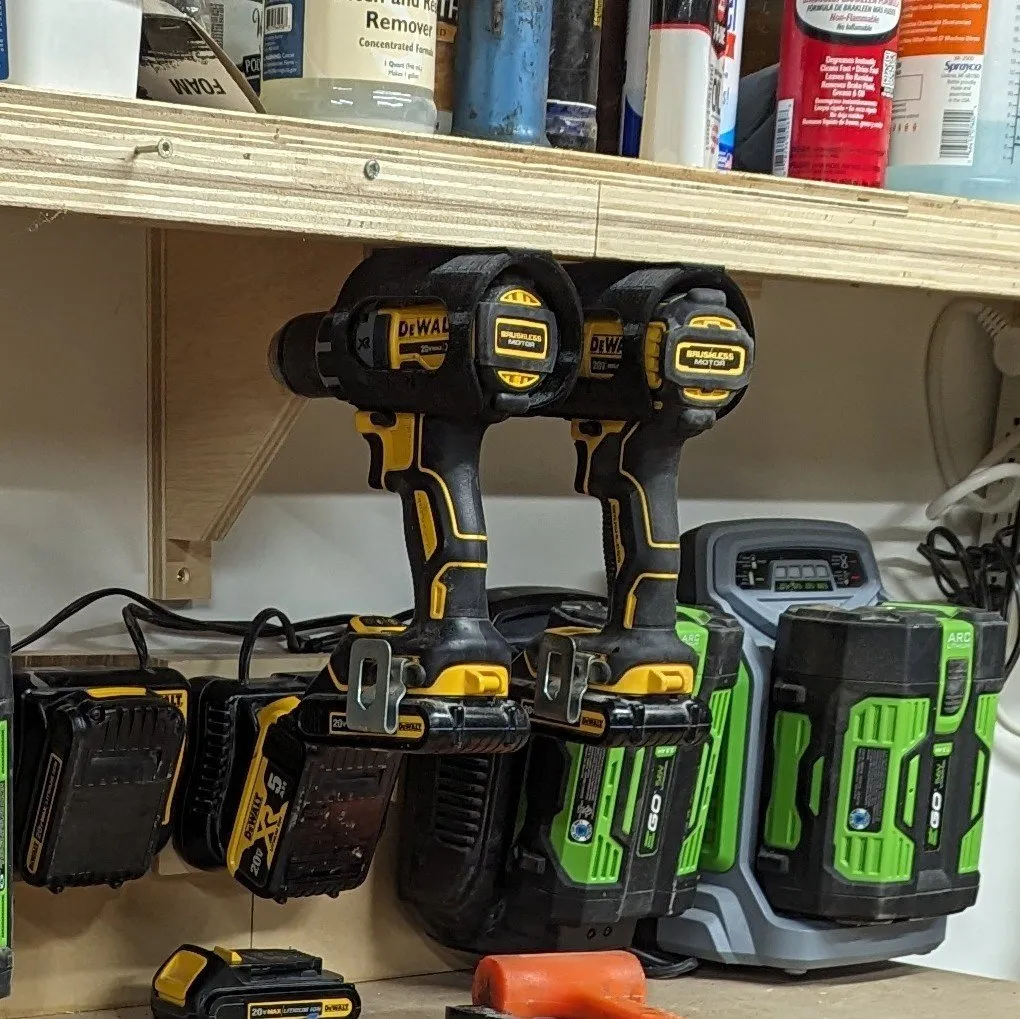 Giá treo cho máy khoan và vít Dewalt Atomic