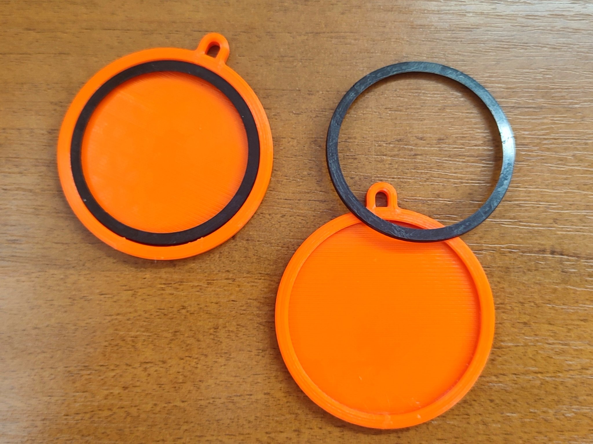 Thẻ chìa khóa lớn với thiết kế đơn giản và màu sắc nổi ...