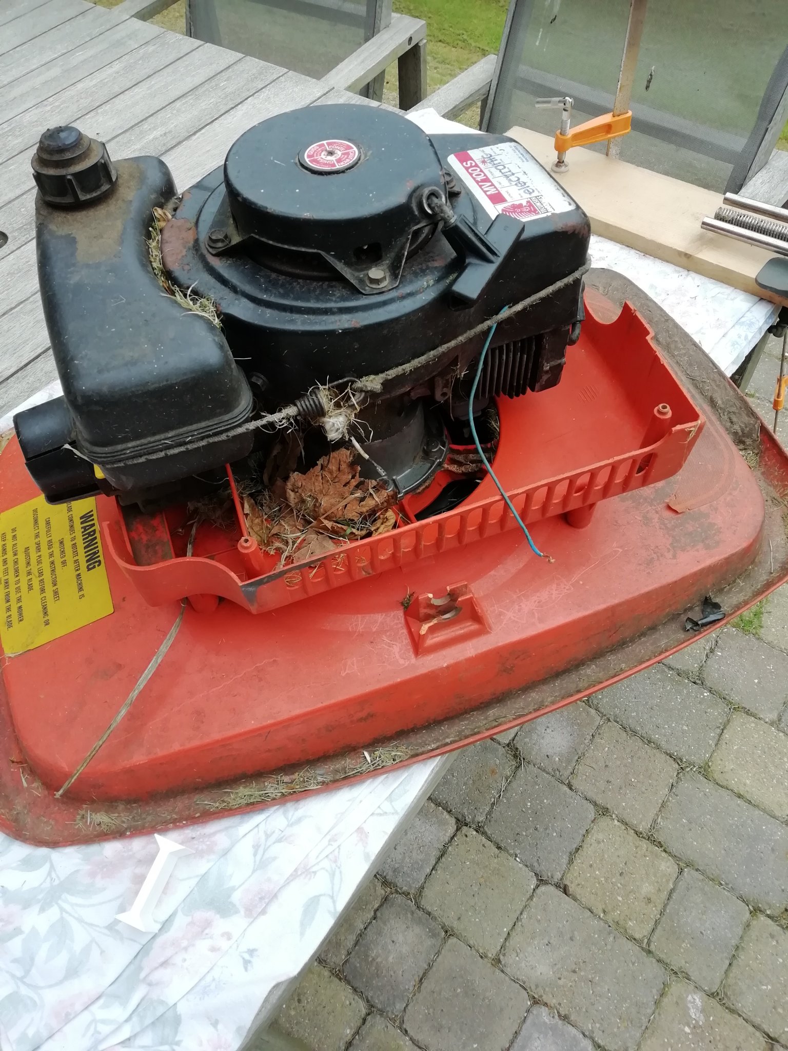 Sửa chữa deck máy cắt cỏ Flymo 25 năm tuổi