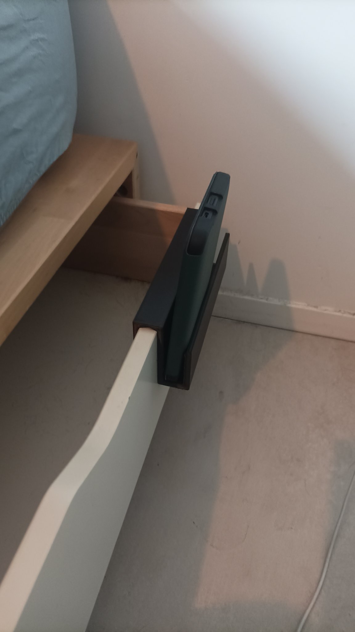 Giá đỡ điện thoại và máy đọc sách kiểu dáng đẹp