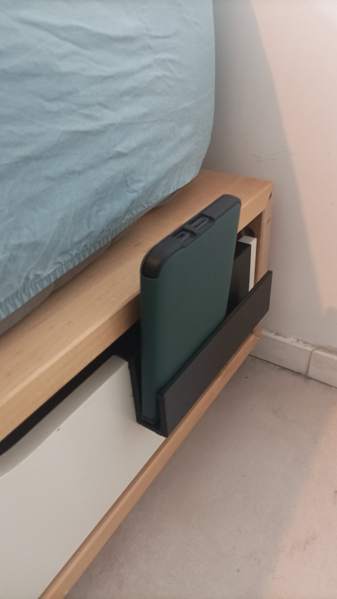 Giá đỡ điện thoại và máy đọc sách kiểu dáng đẹp