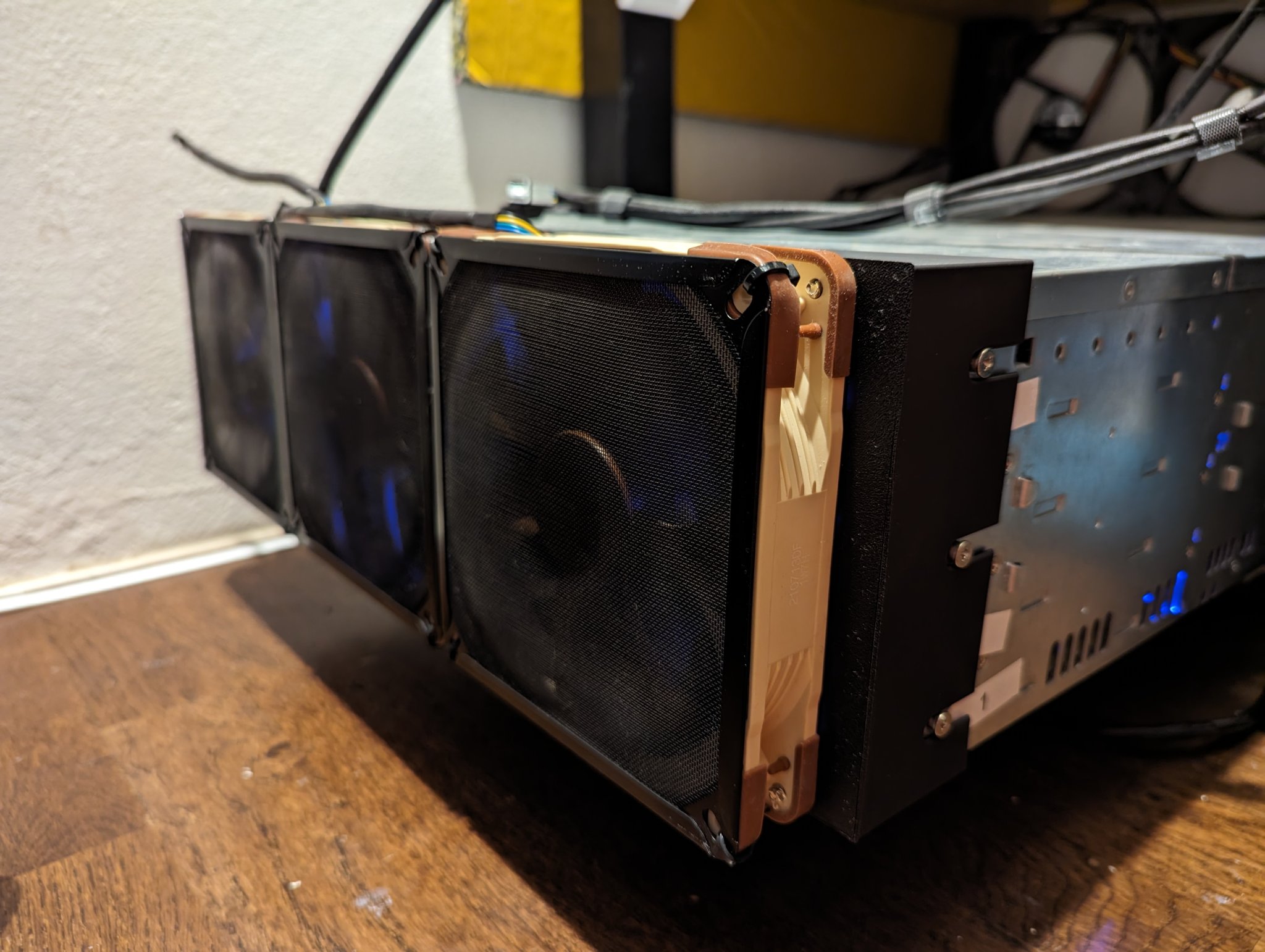 Giá đỡ quạt trước cho máy chủ Supermicro 836 3U với 3 quạt 140mm