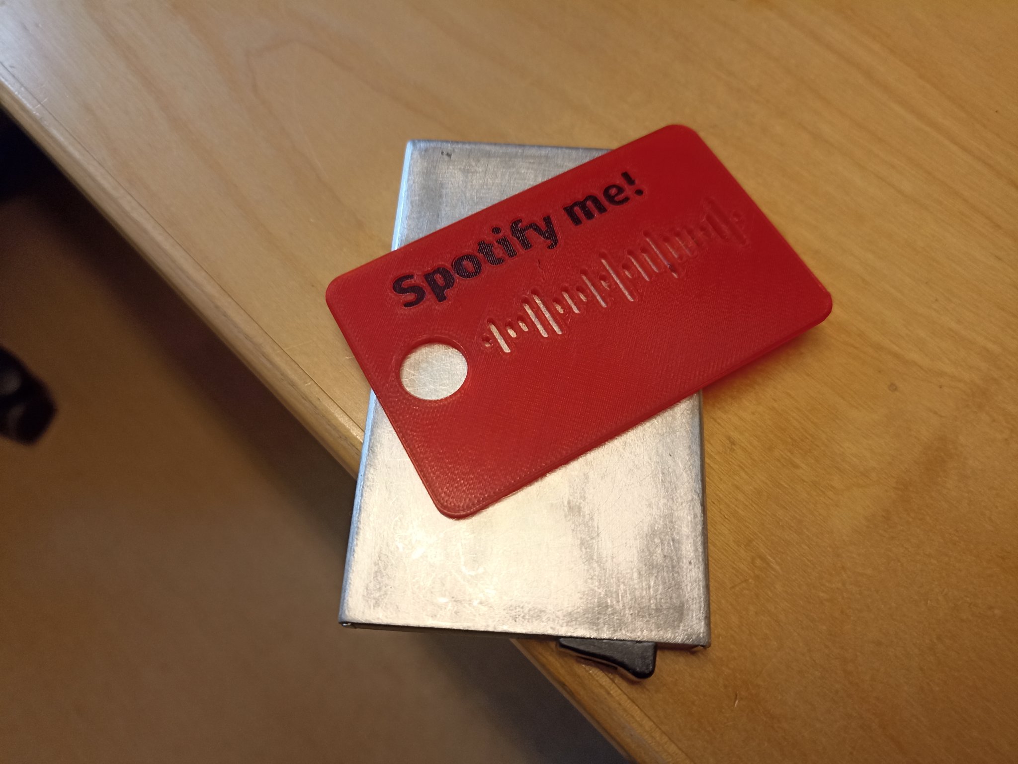 Thẻ Spotify để trong ví và tặng bất cứ lúc nào