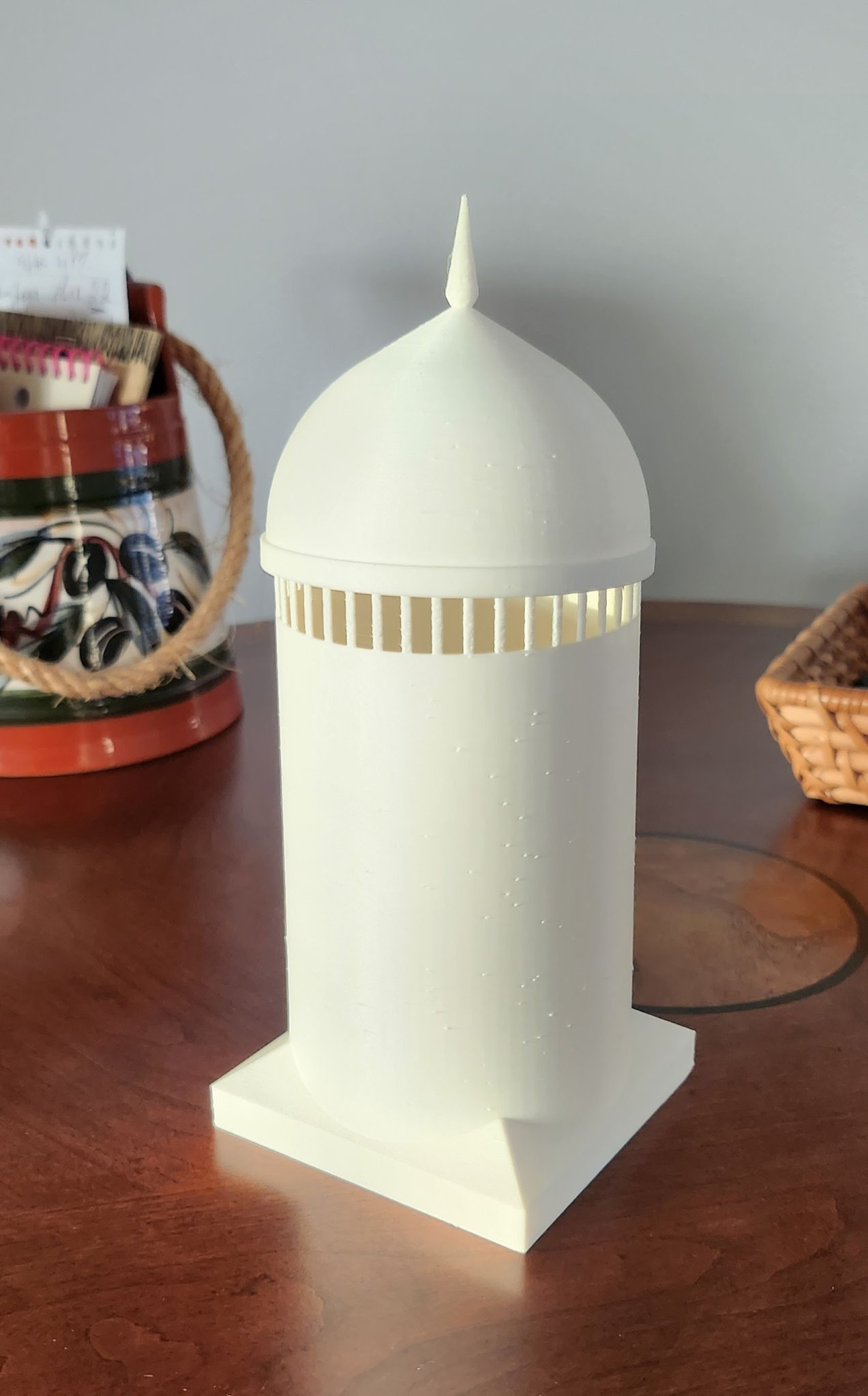 Giá đỡ bút hình ống khói Alentejo độc đáo từ Bồ Đào Nha