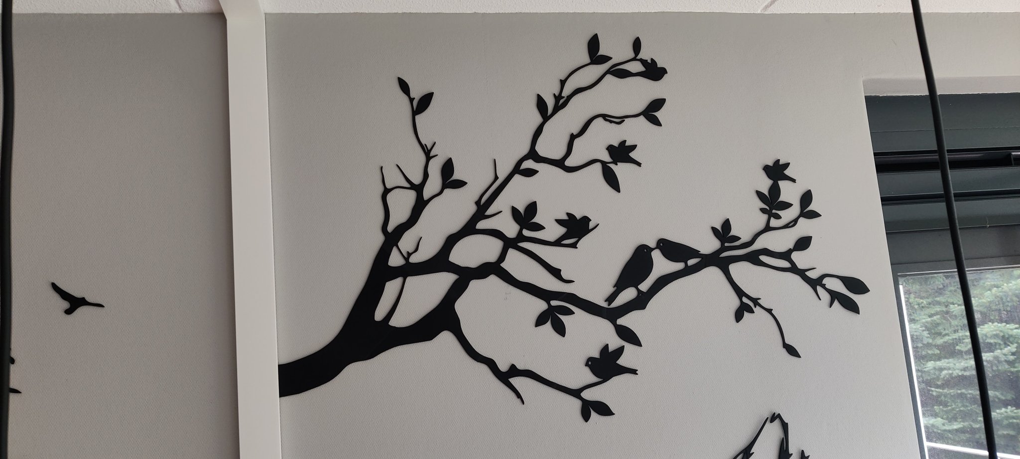 Chậu hoa mùa xuân không khung tranh với chim và cành cây