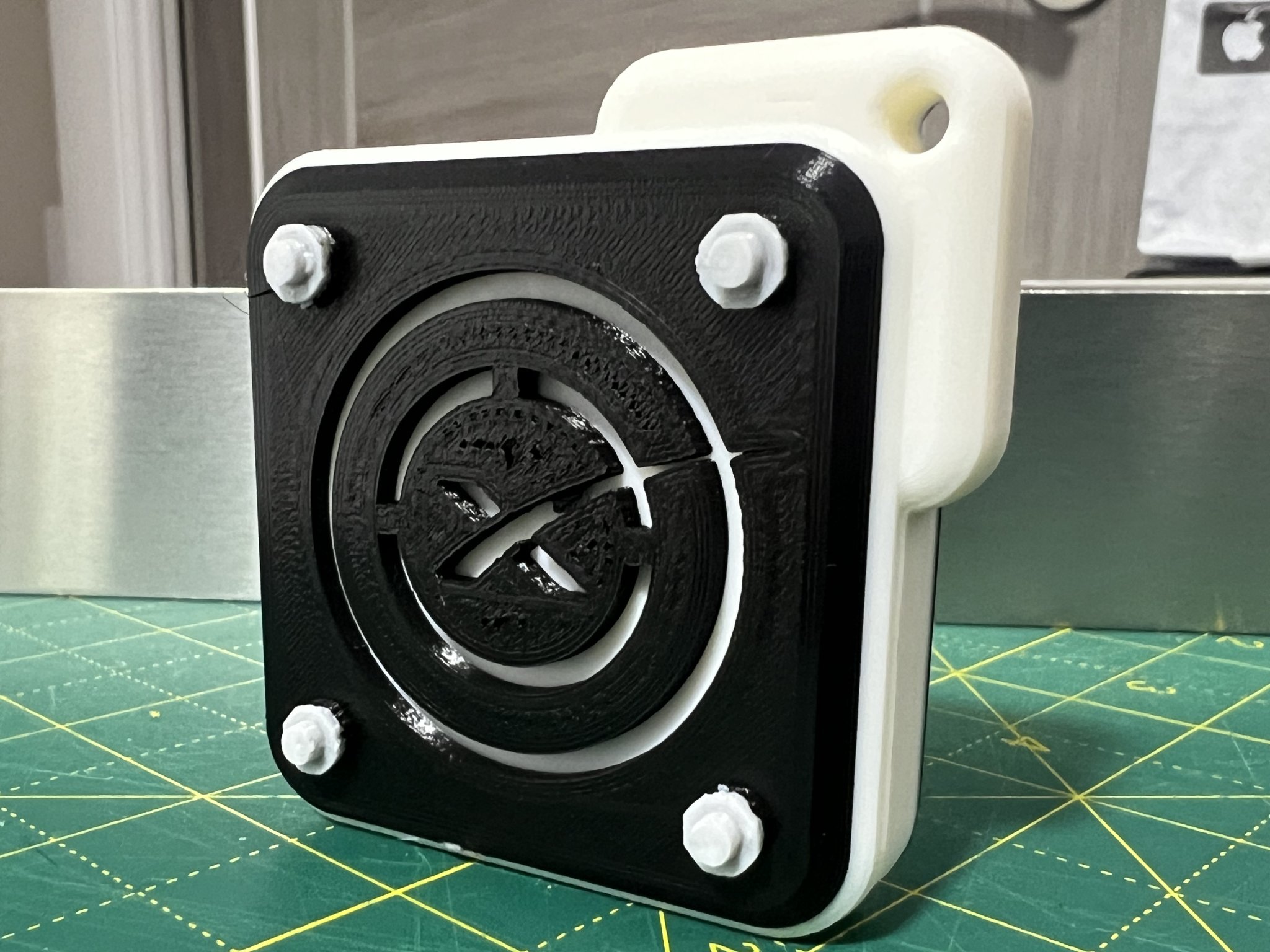 Móc khóa chunky với logo Space X