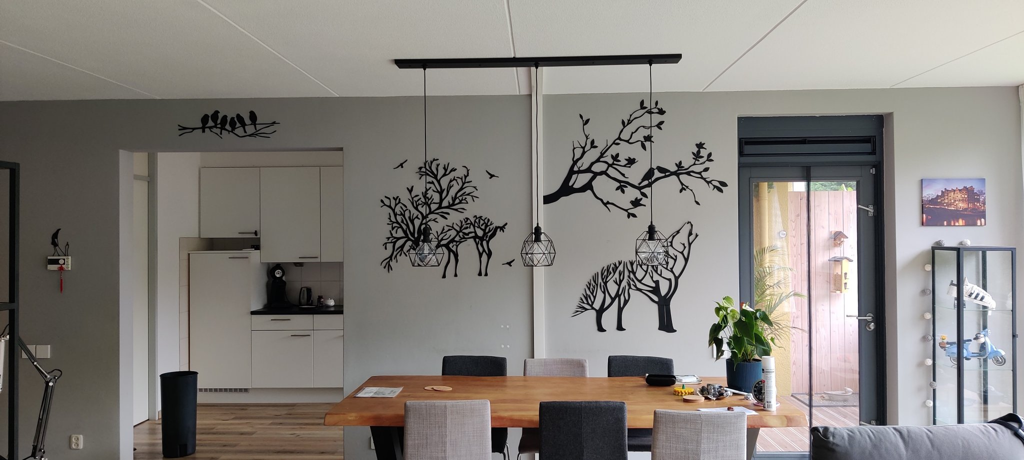 Chậu hoa mùa xuân không khung tranh với chim và cành cây