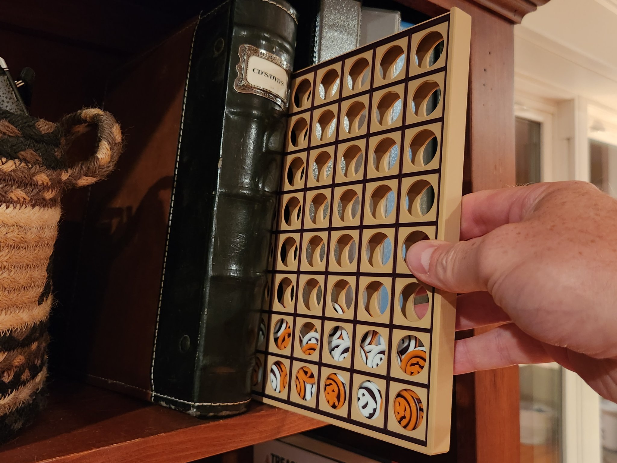 Bàn cờ Othello Halloween với thiết kế dễ thương