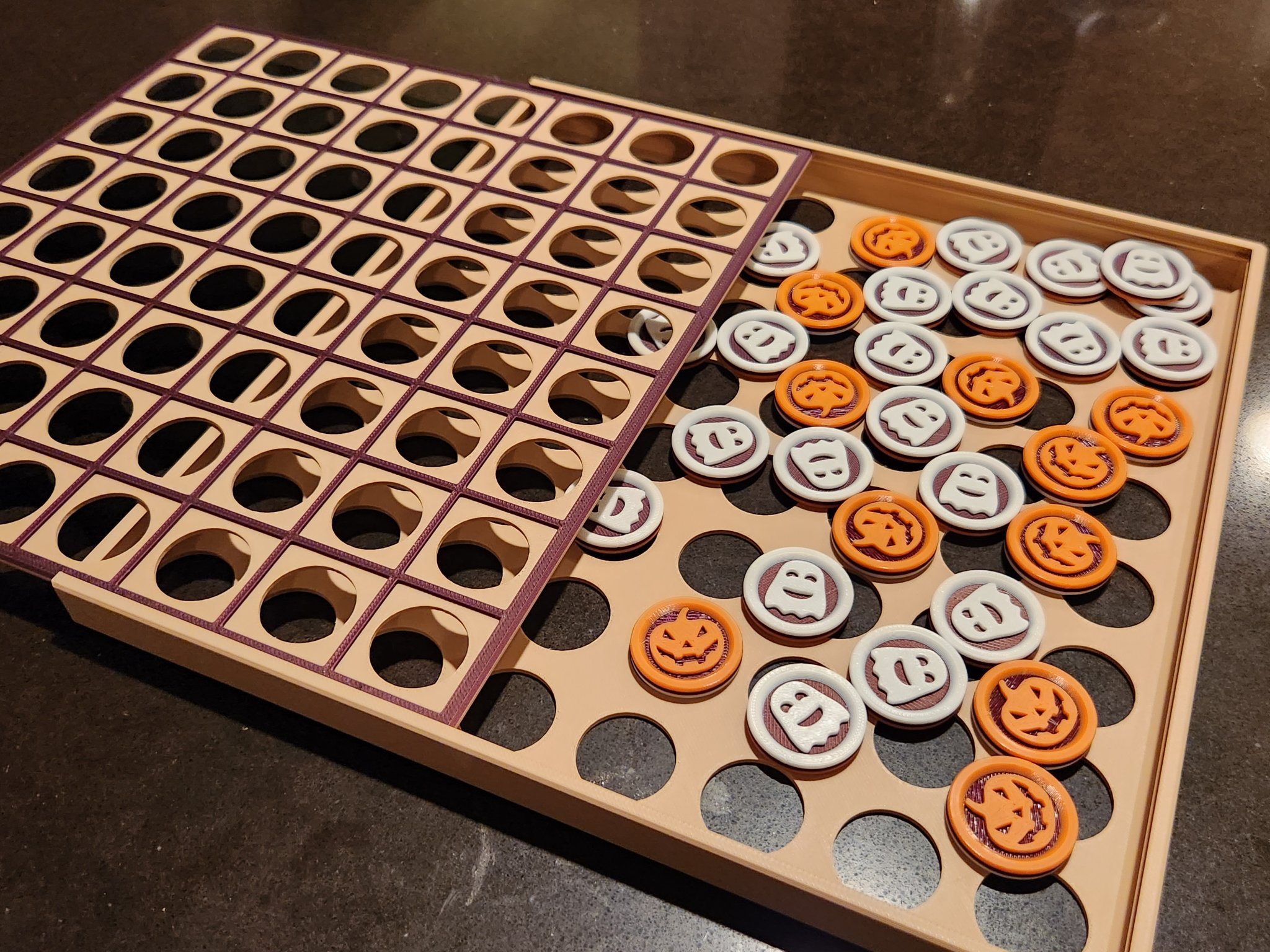 Bàn cờ Othello Halloween với thiết kế dễ thương