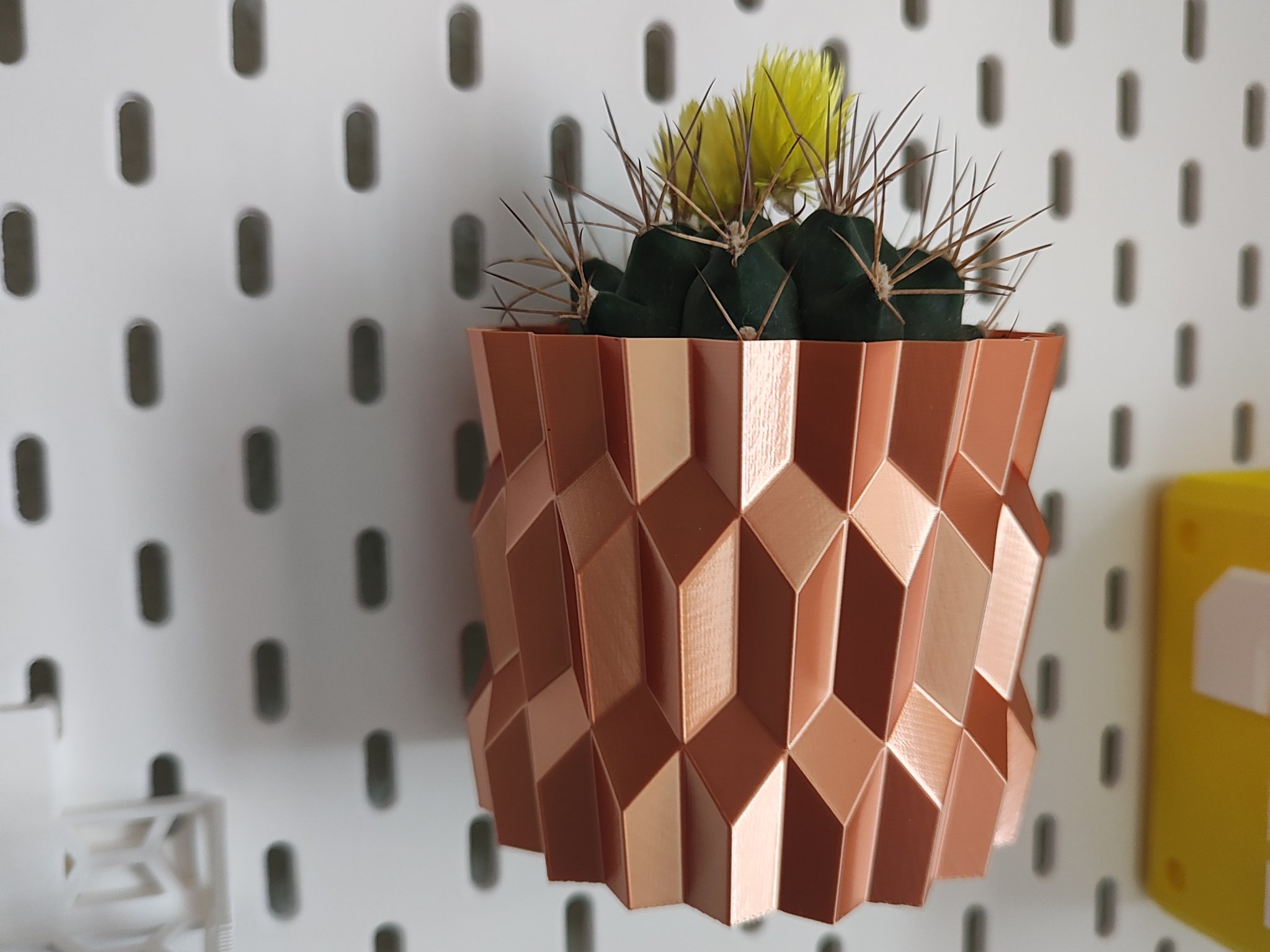 Đèn chùm pha lê treo và chậu cây cho Ikea Skadis