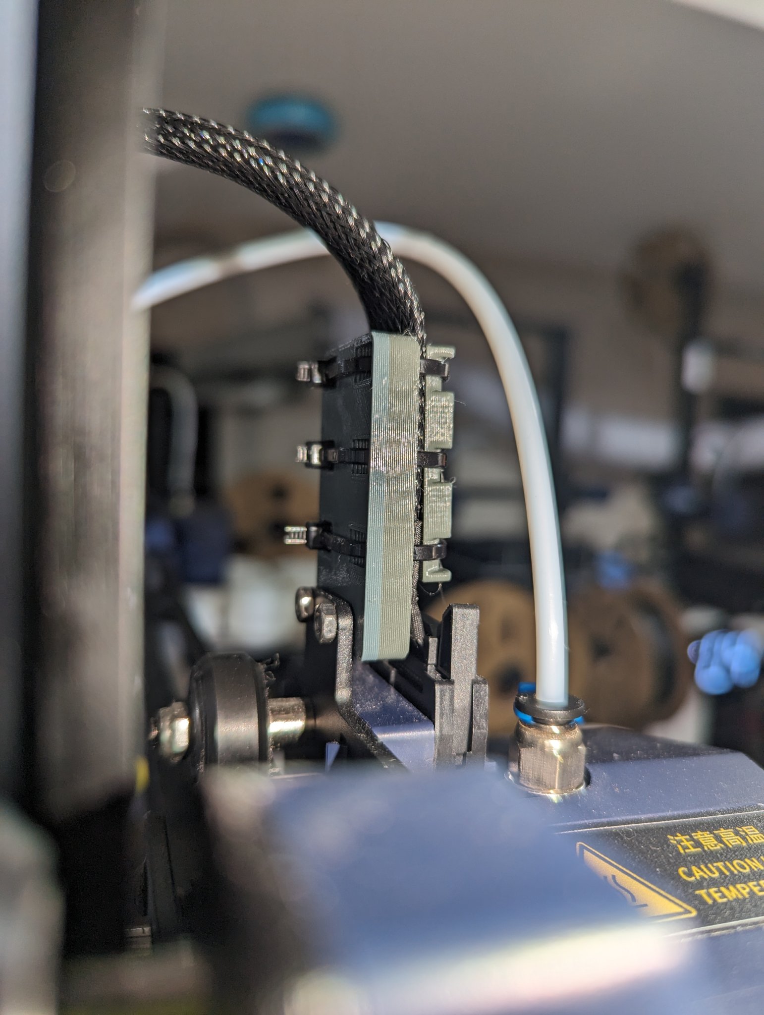 Giá đỡ cáp ribbon cho hotend Anycubic Vyper