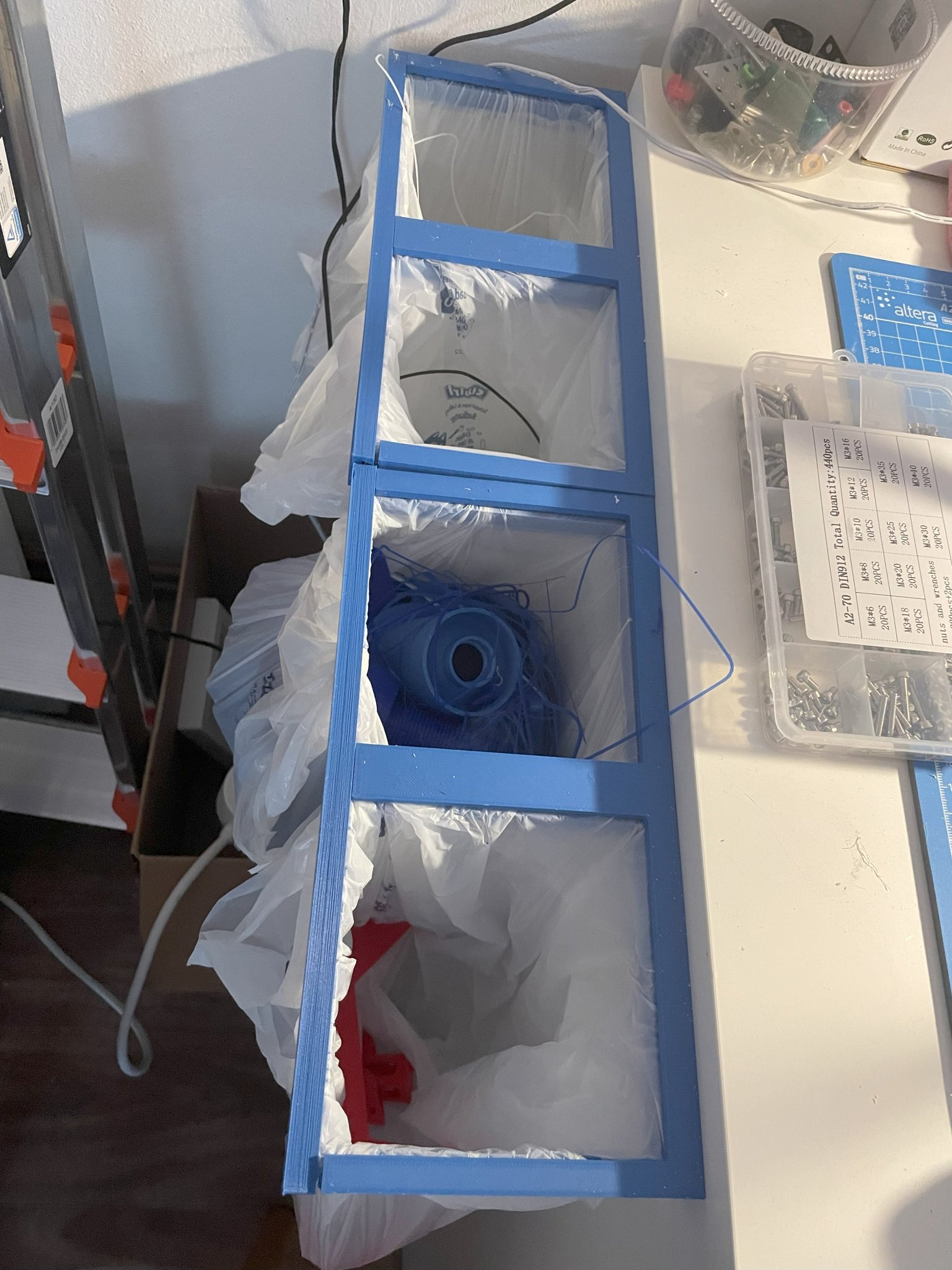 Bộ thu gom "rác" in 3D thông minh cho bàn làm việc