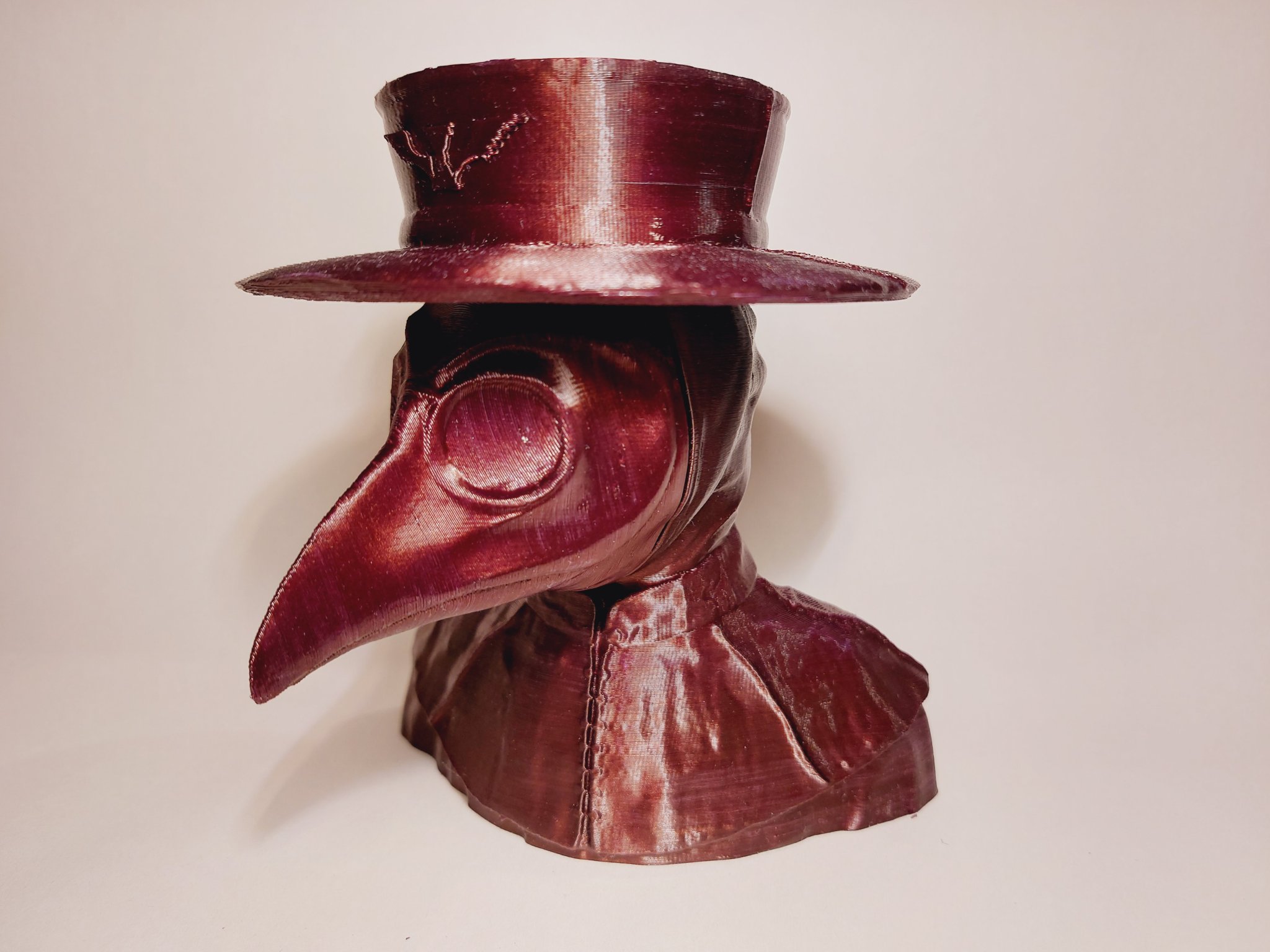 Bức tượng và khuyên tai Bác sĩ Dịch hạch