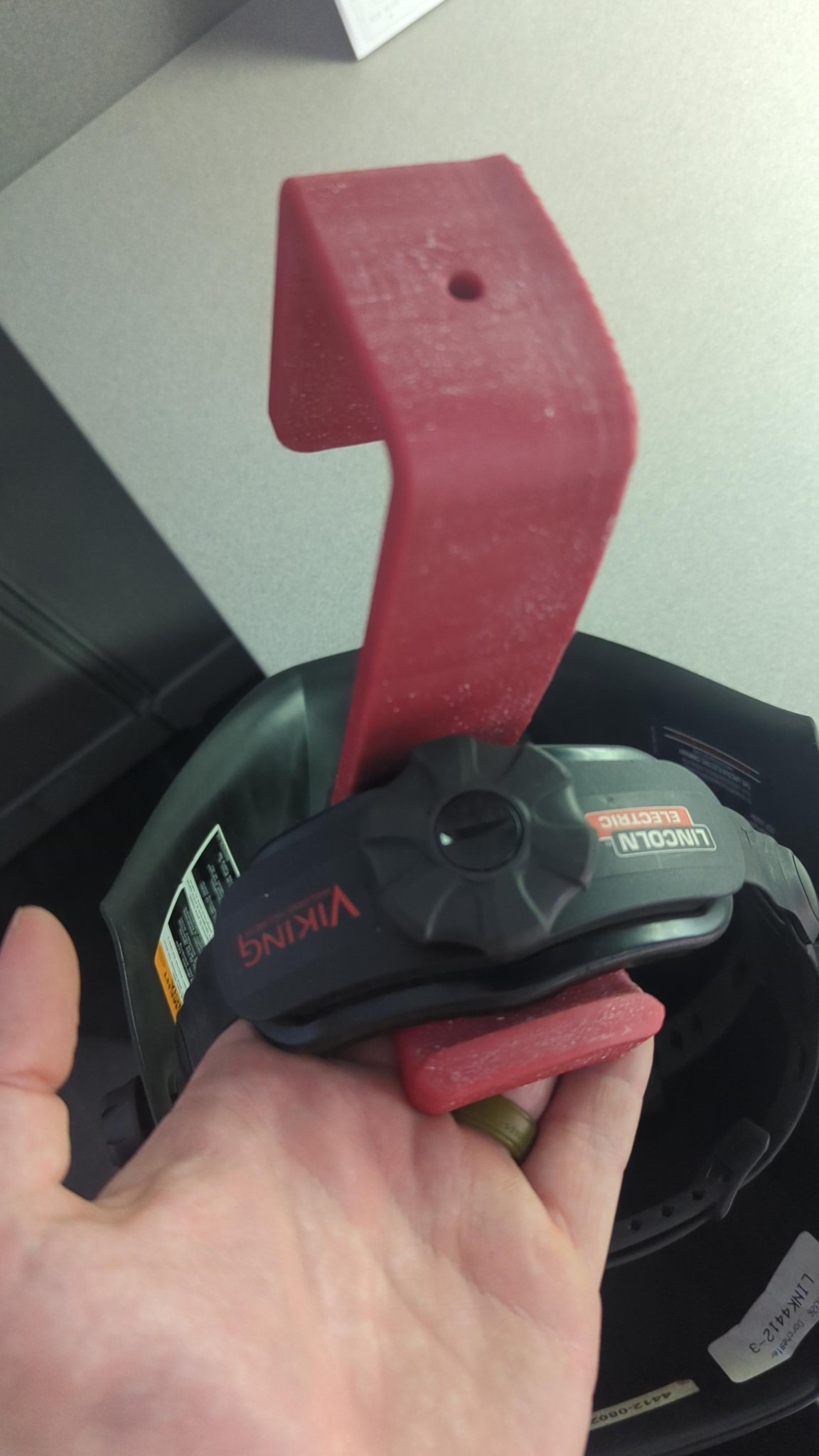 Móc treo mũ bảo hiểm cho tường văn phòng 2 inch