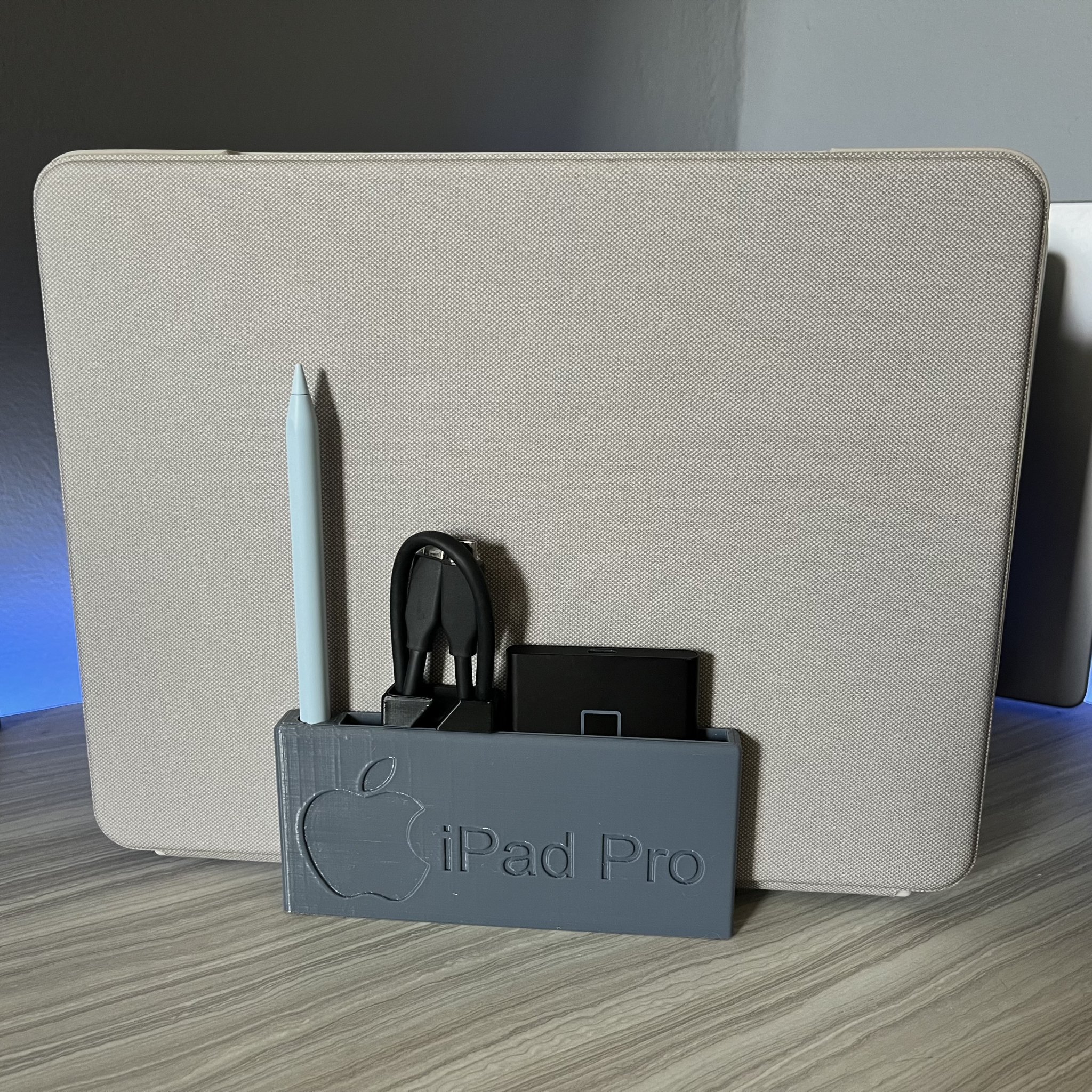 Giá đỡ đứng dọc cho iPad Pro 12.9 inch Logitech Combo Touch