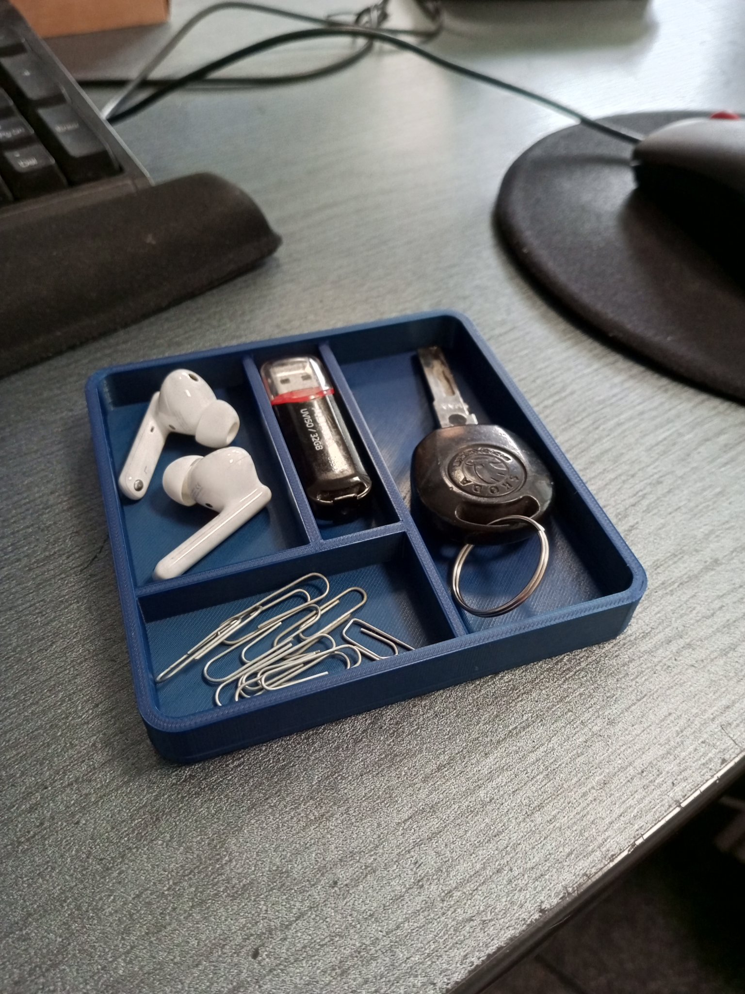 Giá đỡ mini cho tổ chức vật dụng