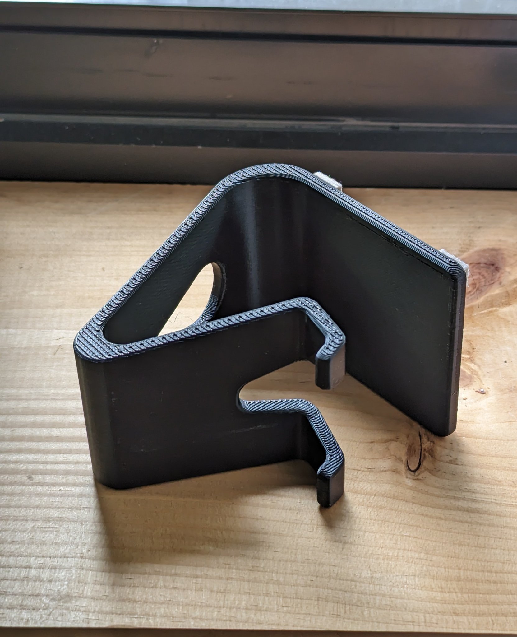 Giá đỡ điện thoại có trọng lượng cho việc sạc và sử dụng