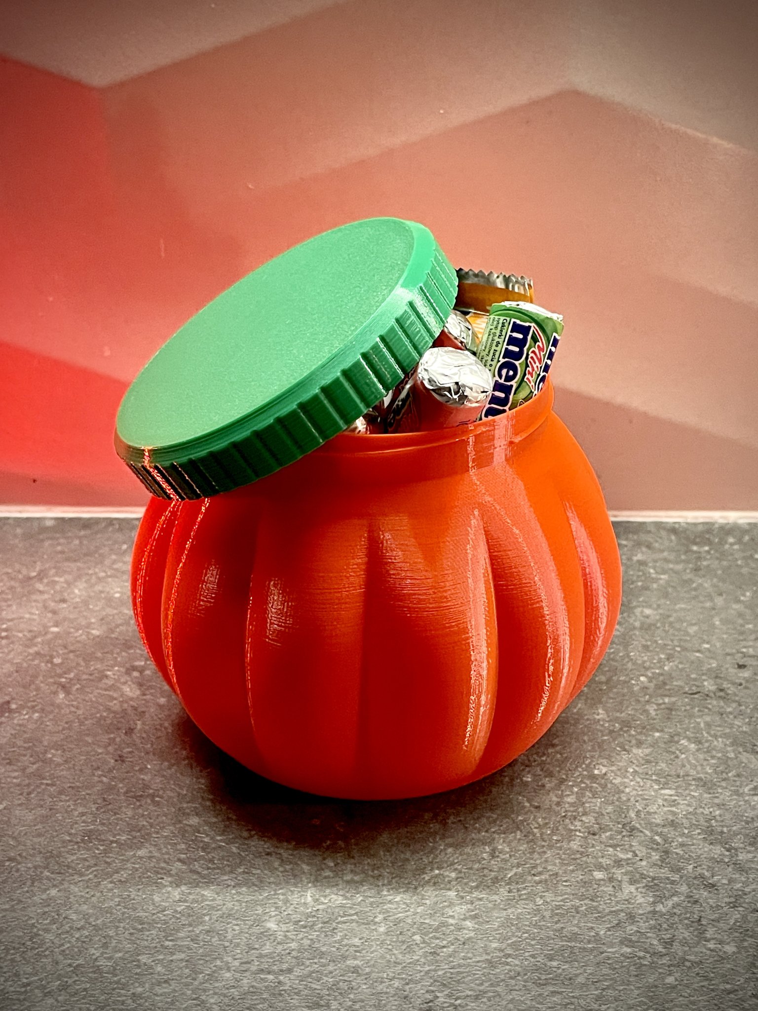 Bình hoa kiểu Halloween với nắp đa dạng kích thước