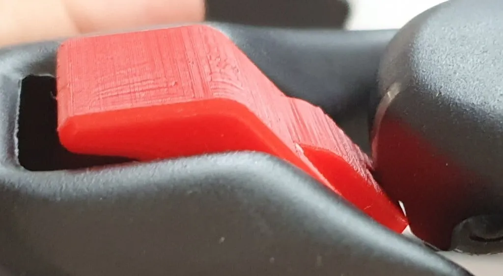 Sửa nút chốt mui xe Mazda MX-5 Miata với vít điều chỉnh