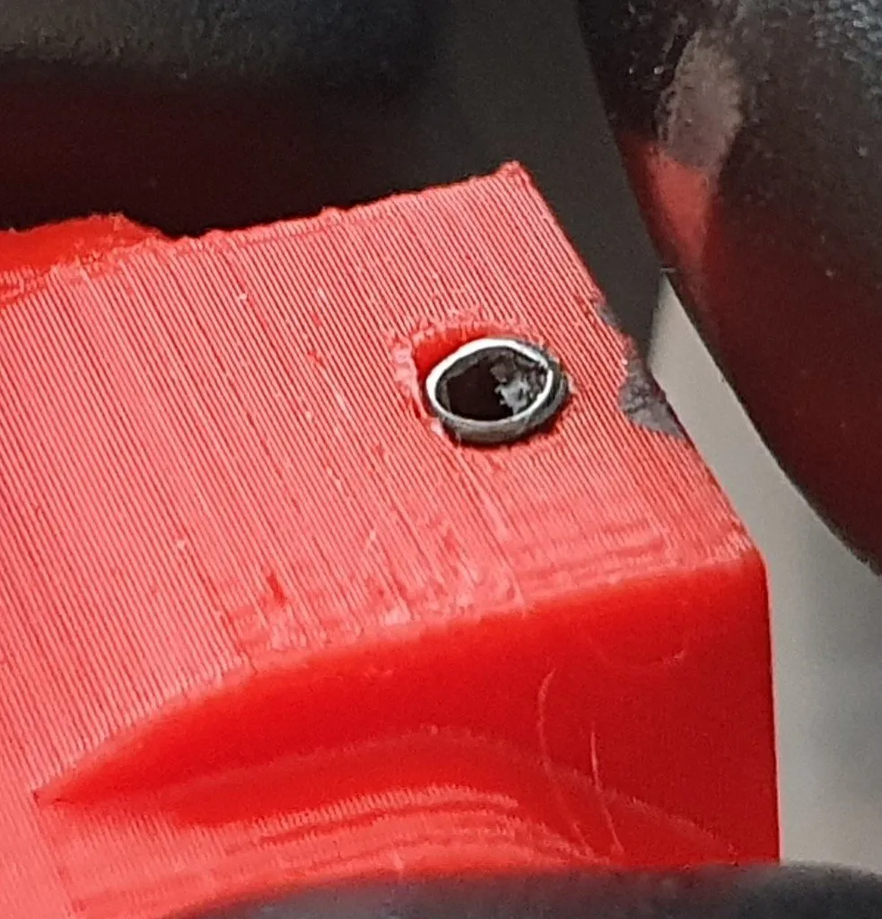 Sửa nút chốt mui xe Mazda MX-5 Miata với vít điều chỉnh