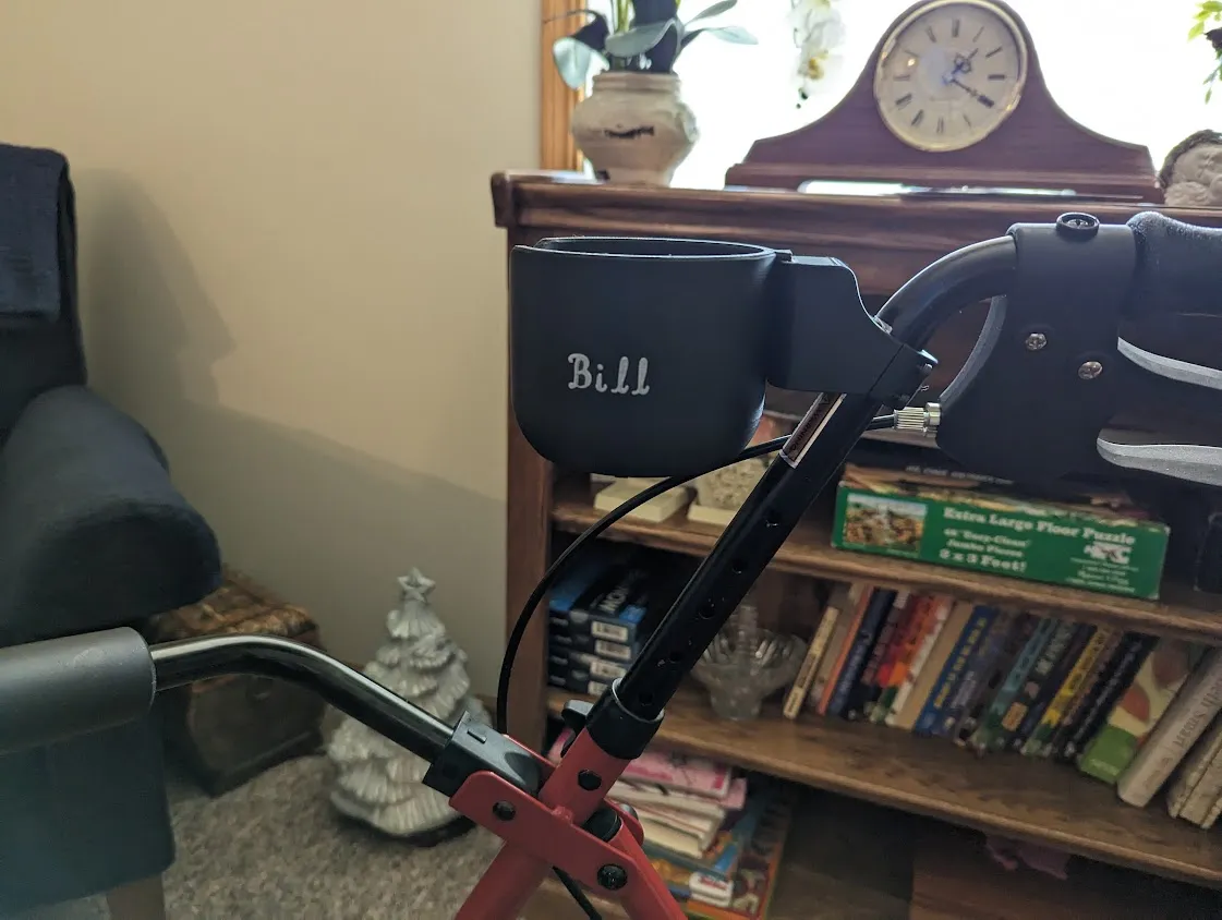 Giá đỡ cốc cho xe lăn Drive Medical