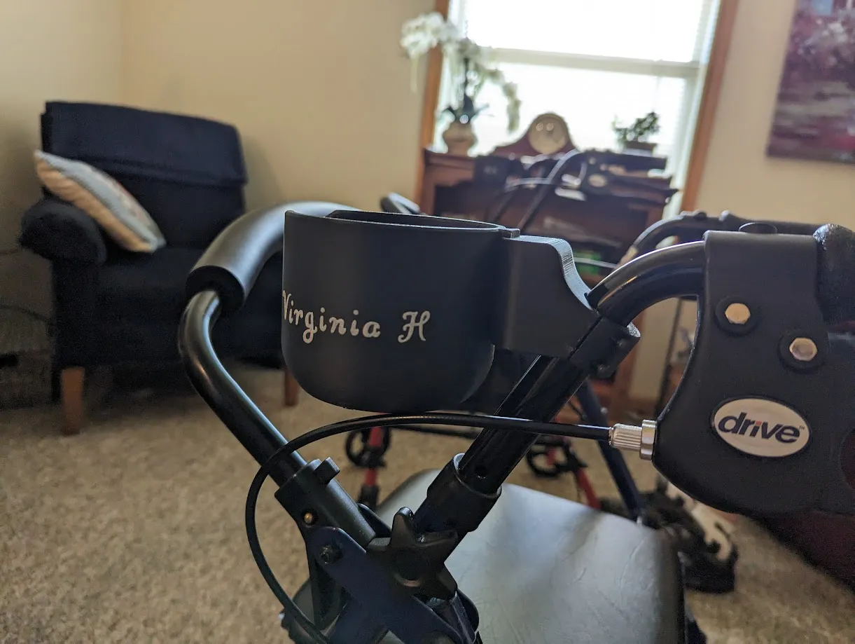 Giá đỡ cốc cho xe lăn Drive Medical