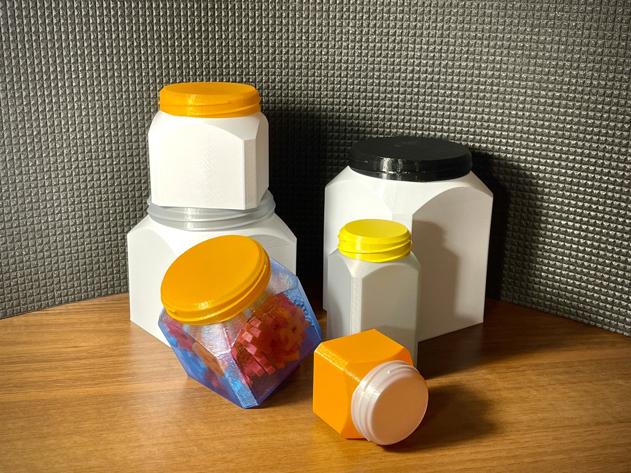 Bình đựng hình vuông có nắp vặn cho in 3D nhanh chóng