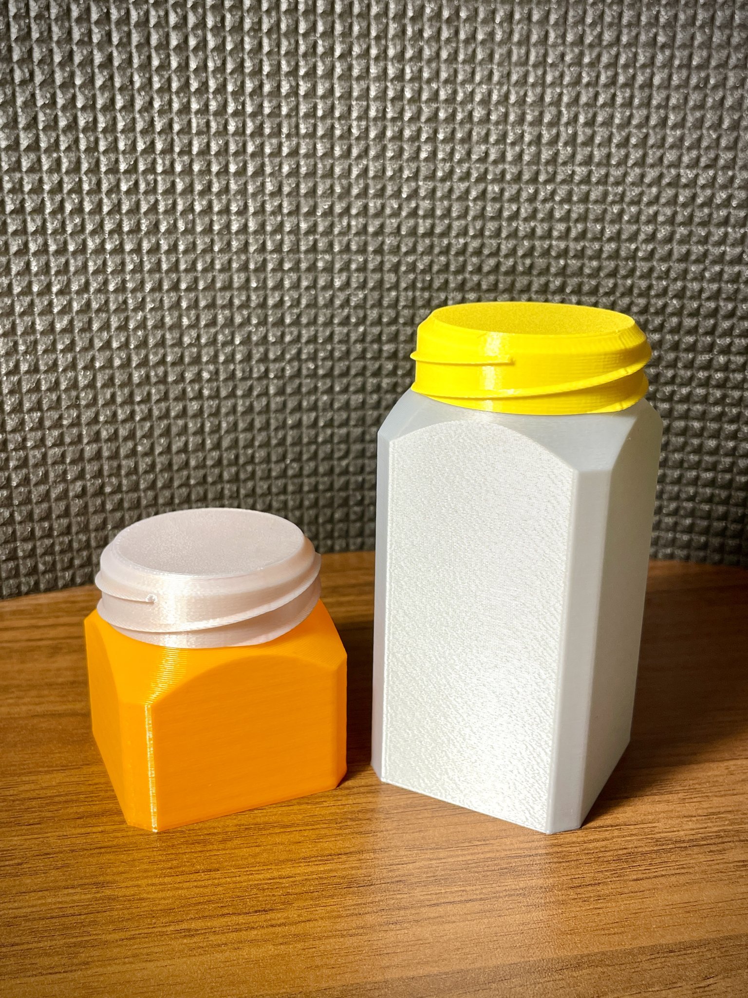 Bình đựng hình vuông có nắp vặn cho in 3D nhanh chóng