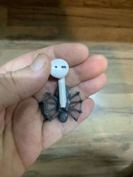 Tai nghe AirPod/EarPod với nhện đáng sợ cho Halloween