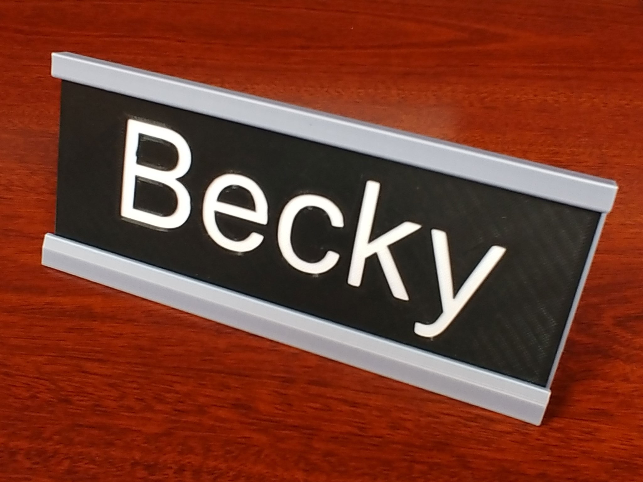 Bảng tên để bàn đơn giản và khung bảng tên trống