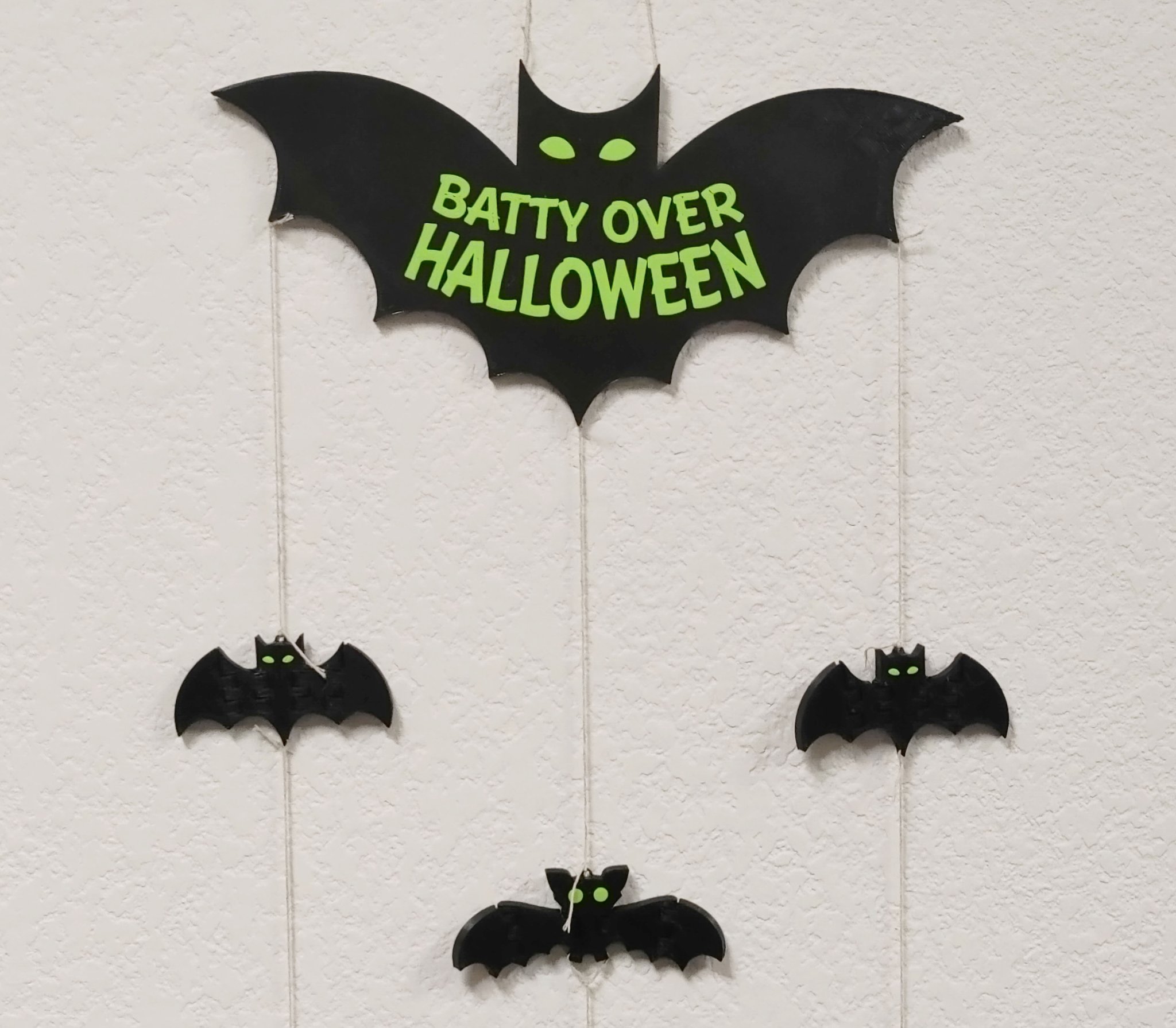 Trang trí dơi treo "Batty Over Halloween" cho dịp Halloween