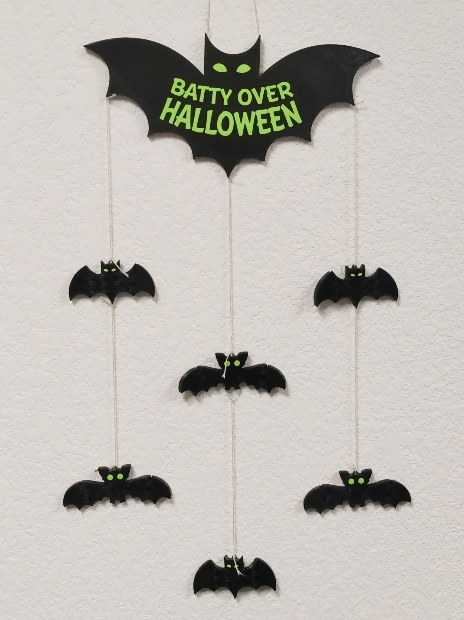 Trang trí dơi treo "Batty Over Halloween" cho dịp Halloween