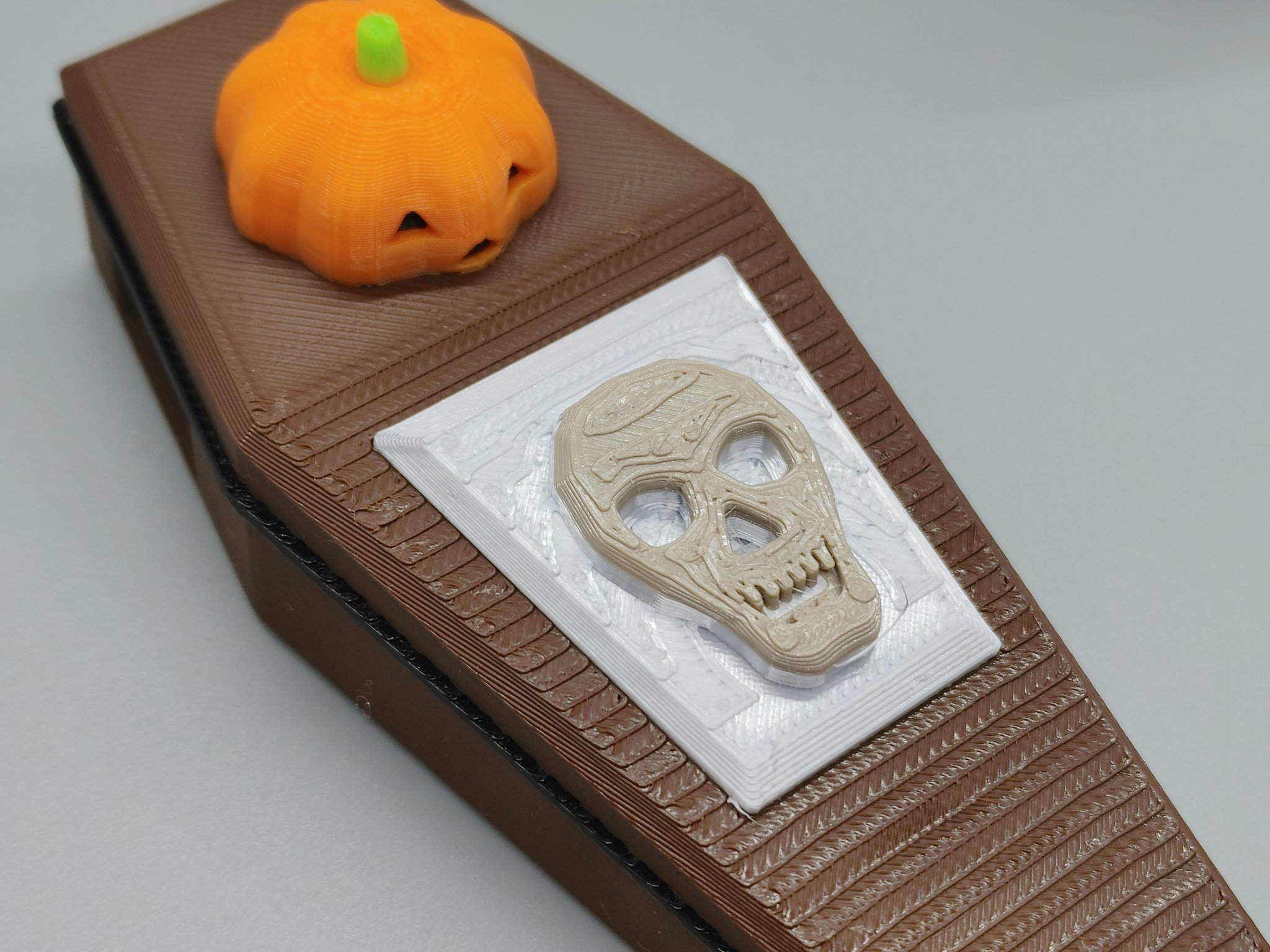 Chiến đấu cơ X-Ving chủ đề Halloween và ma cà rồng