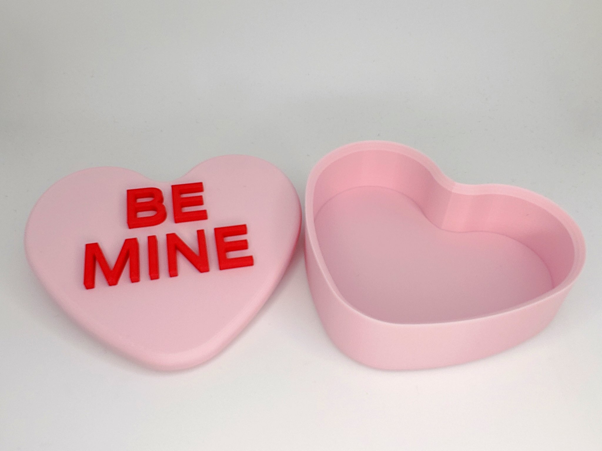 Hộp kẹo hình trái tim "Be Mine" cho ngày Valentine