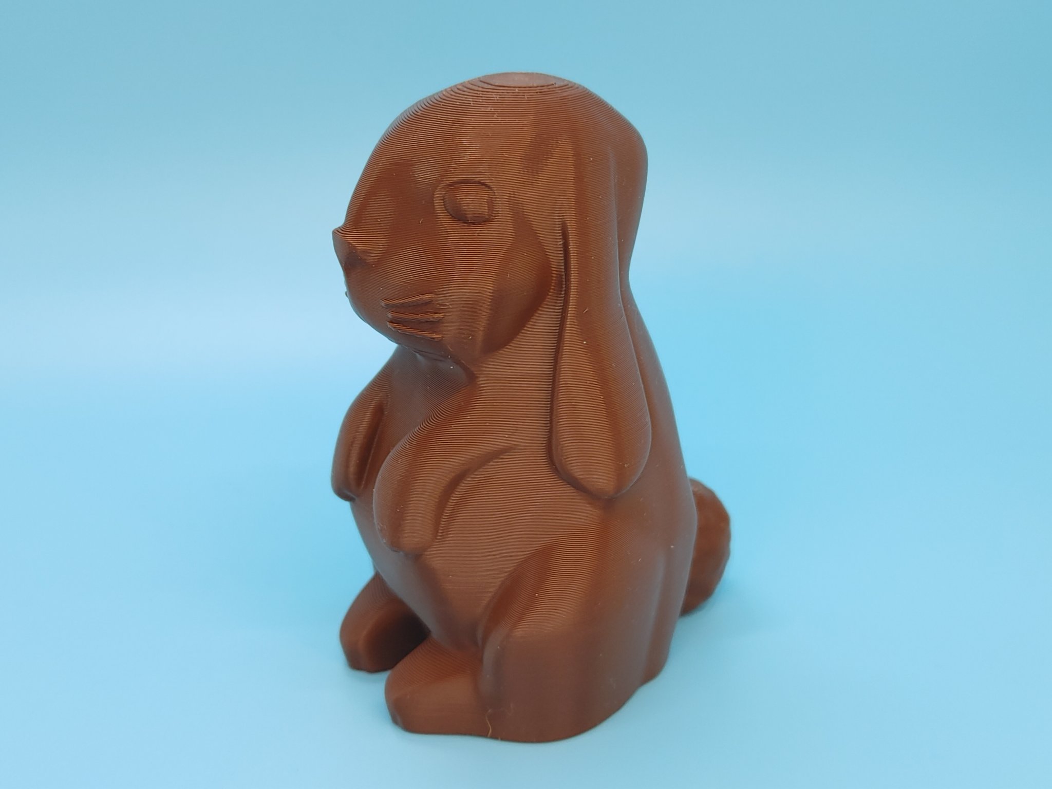 Thỏ dễ thương với tai rủ mùa xuân và lễ Phục sinh