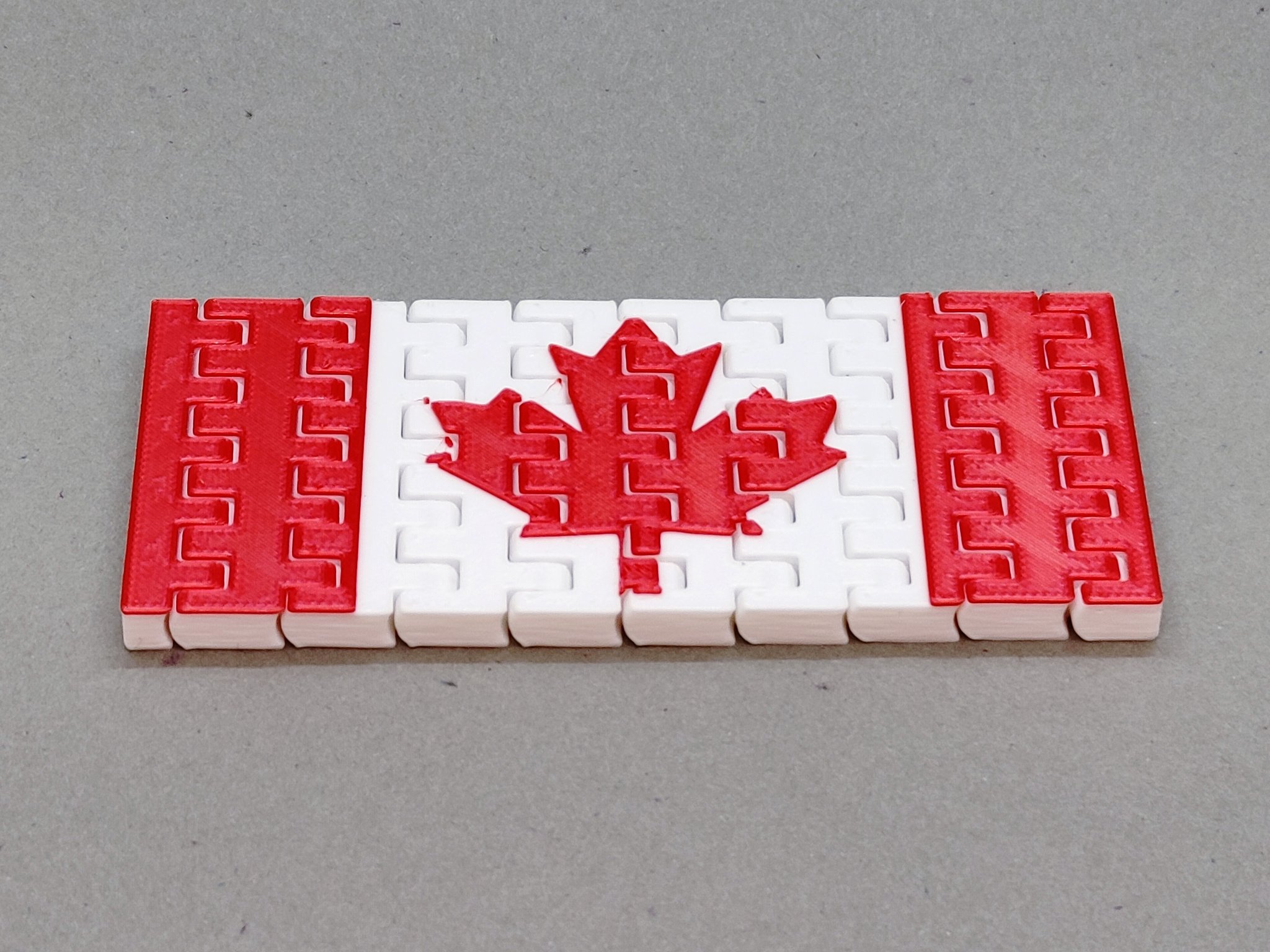 Cờ Canada linh hoạt cho ngày Quốc khánh Canada